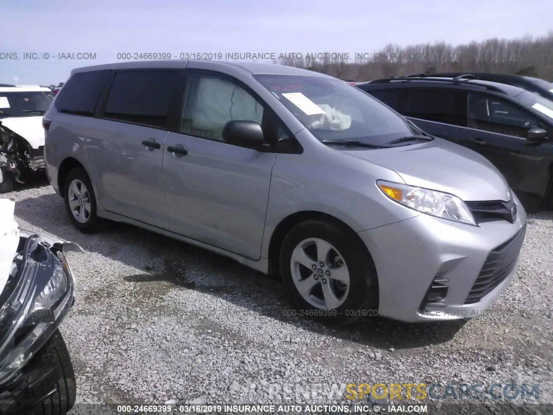 1 Photograph of a damaged car 5TDZZ3DC0KS002043 TOYOTA SIENNA 2019