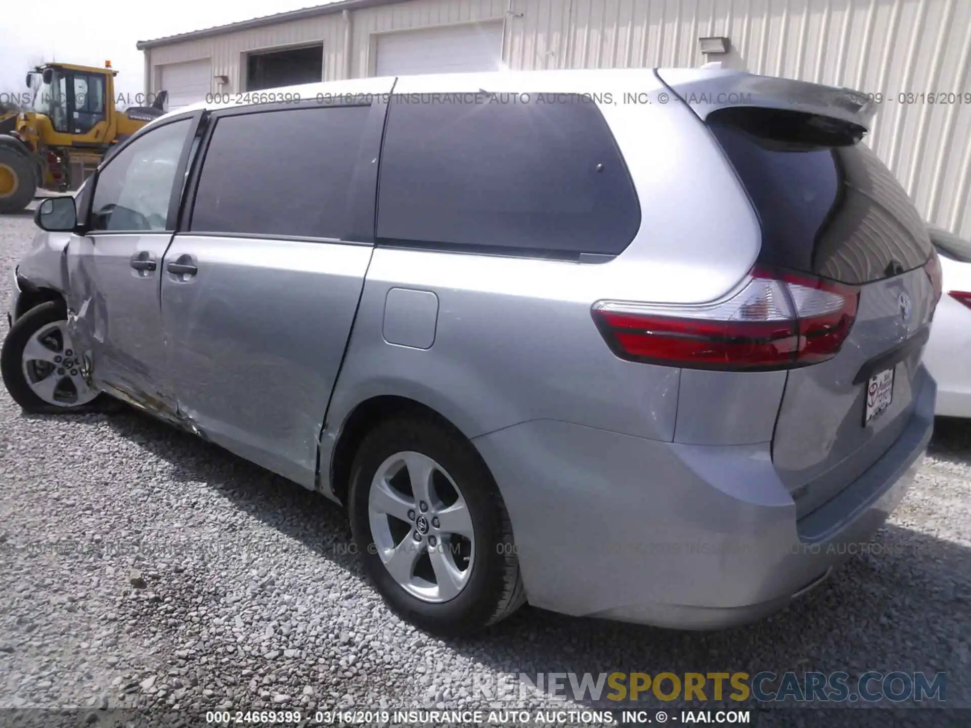 3 Фотография поврежденного автомобиля 5TDZZ3DC0KS002043 TOYOTA SIENNA 2019