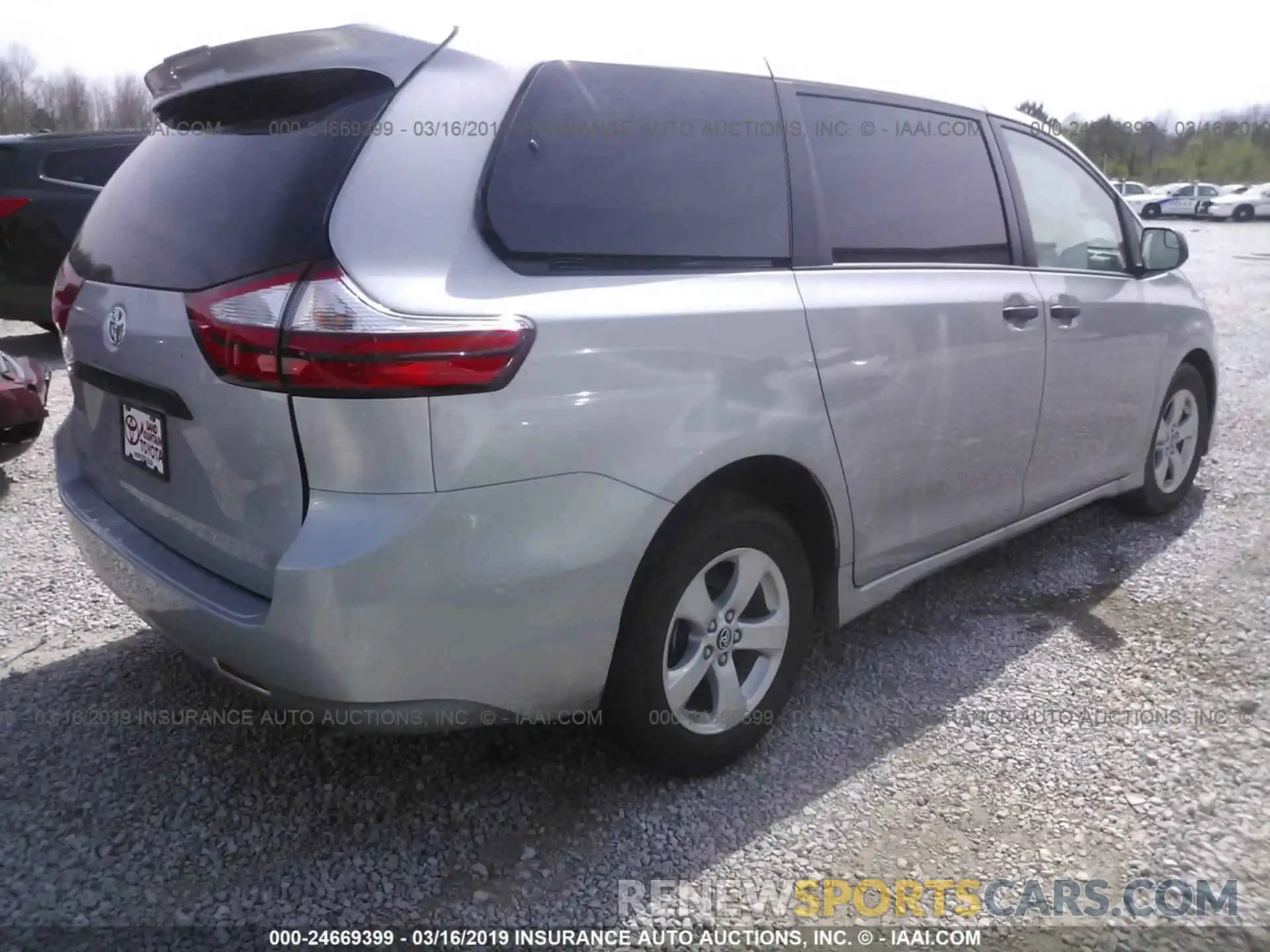 4 Фотография поврежденного автомобиля 5TDZZ3DC0KS002043 TOYOTA SIENNA 2019