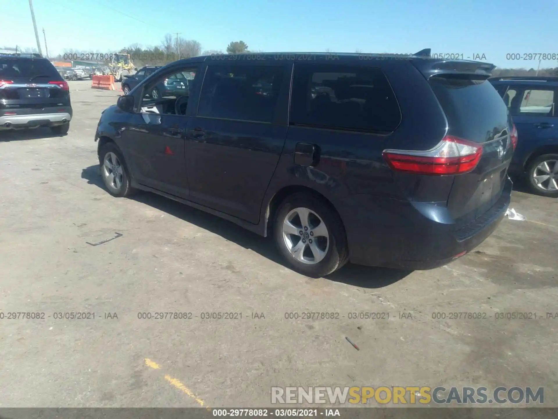 3 Фотография поврежденного автомобиля 5TDZZ3DC0KS004228 TOYOTA SIENNA 2019