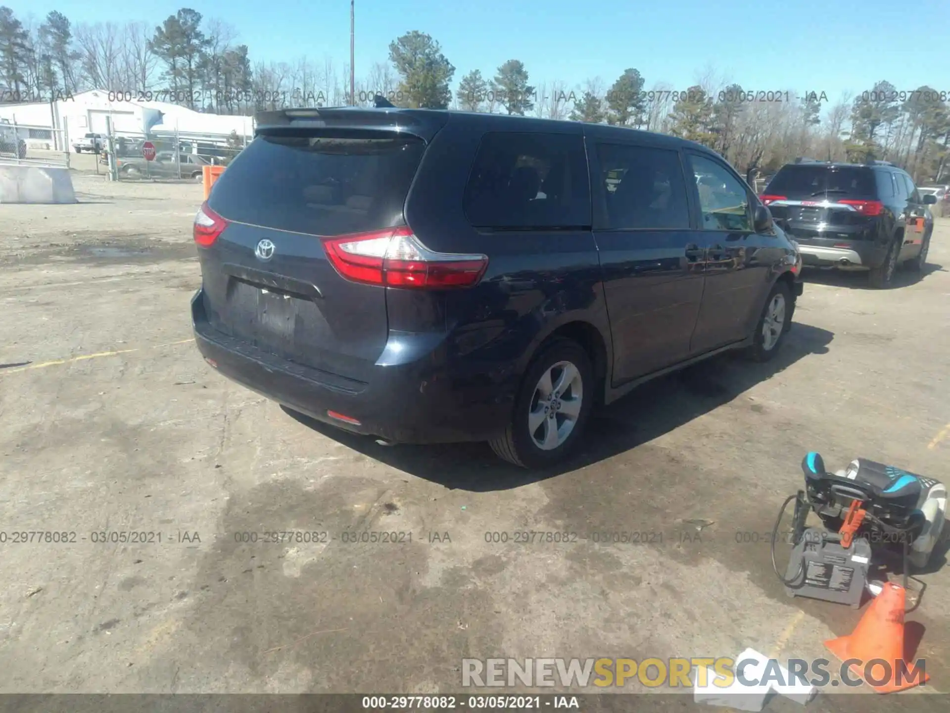 4 Фотография поврежденного автомобиля 5TDZZ3DC0KS004228 TOYOTA SIENNA 2019