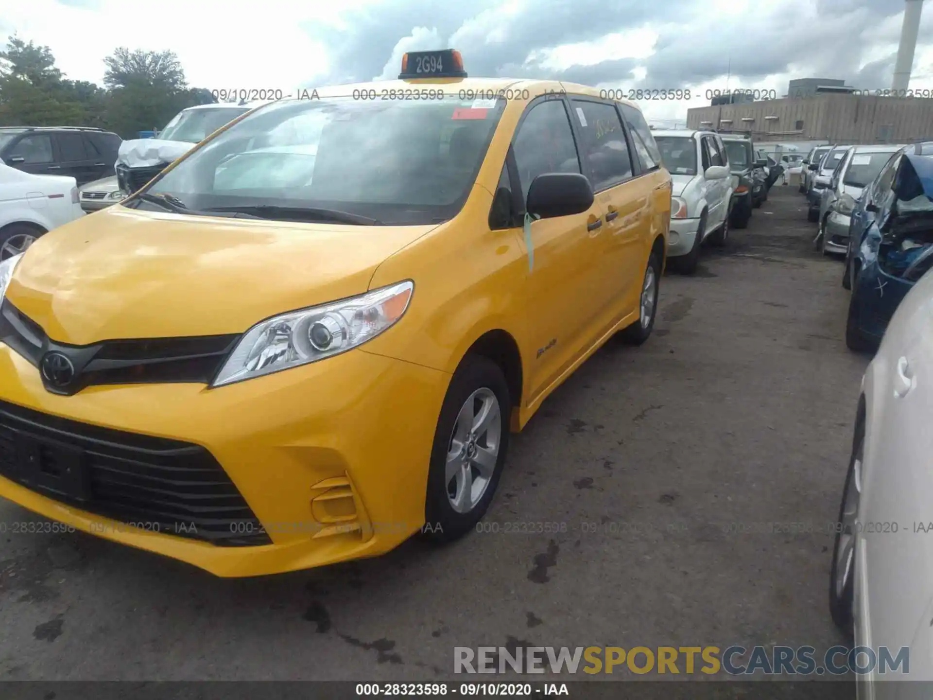 2 Photograph of a damaged car 5TDZZ3DC0KS018176 TOYOTA SIENNA 2019