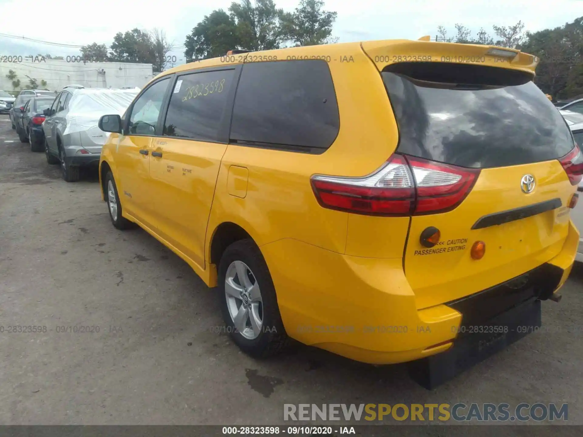 3 Photograph of a damaged car 5TDZZ3DC0KS018176 TOYOTA SIENNA 2019