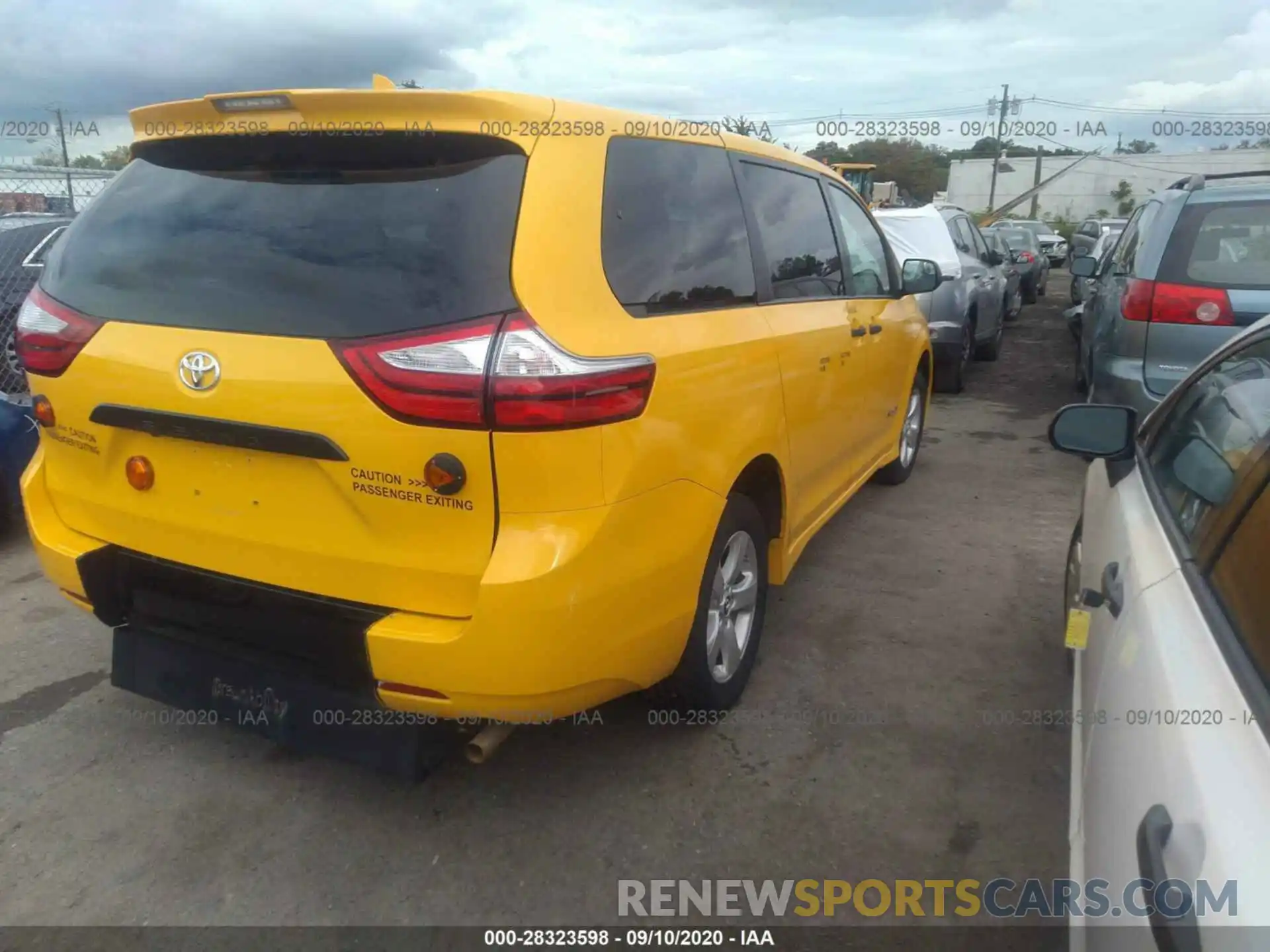 4 Фотография поврежденного автомобиля 5TDZZ3DC0KS018176 TOYOTA SIENNA 2019