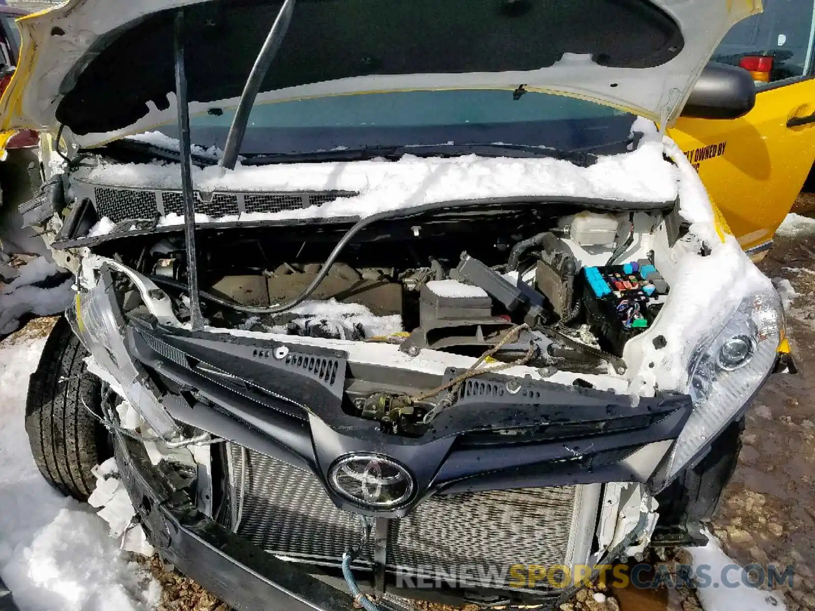7 Photograph of a damaged car 5TDZZ3DC0KS020042 TOYOTA SIENNA 2019
