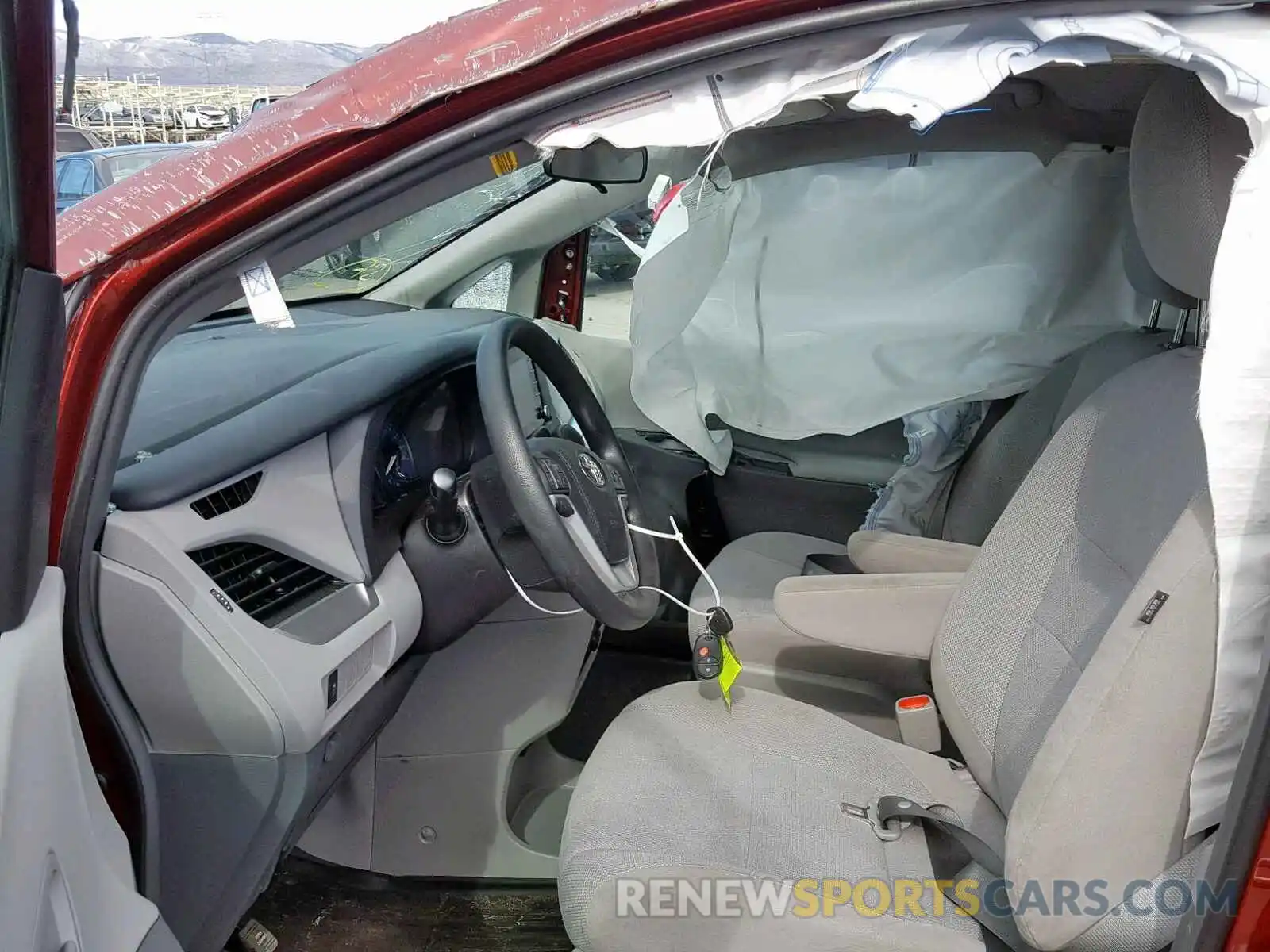 5 Photograph of a damaged car 5TDZZ3DC0KS967596 TOYOTA SIENNA 2019