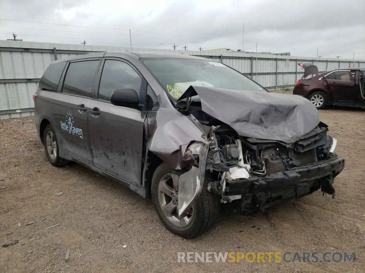 1 Photograph of a damaged car 5TDZZ3DC0KS991154 TOYOTA SIENNA 2019