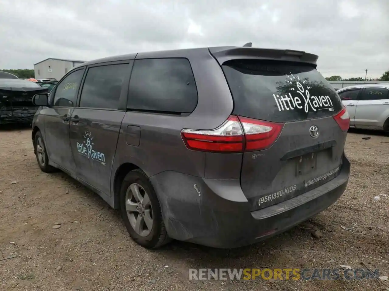 3 Photograph of a damaged car 5TDZZ3DC0KS991154 TOYOTA SIENNA 2019