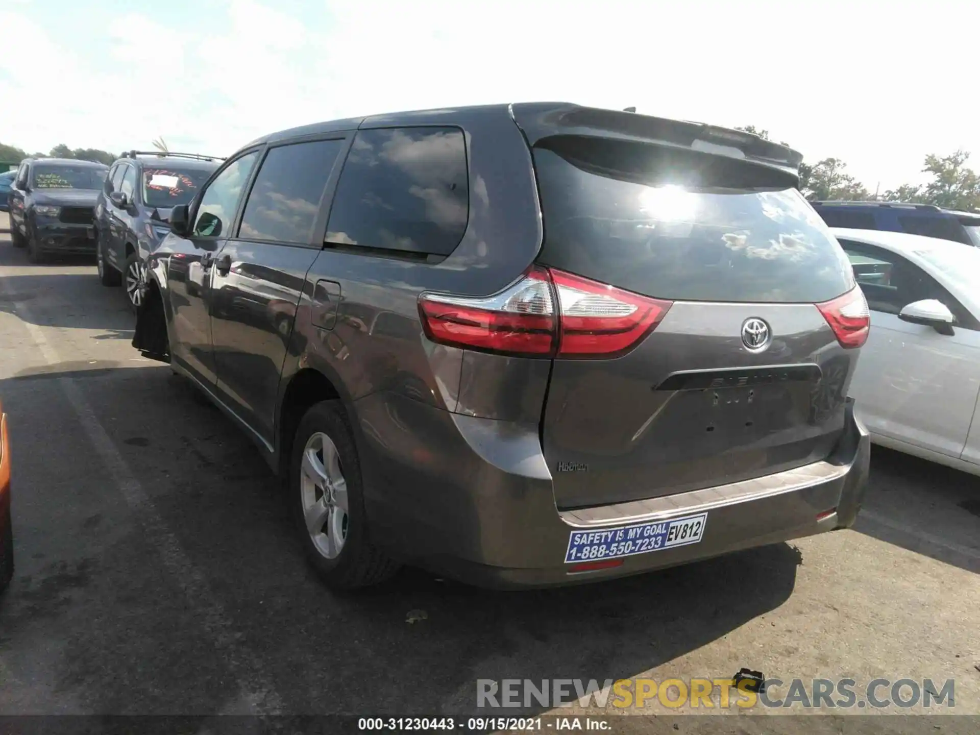 3 Photograph of a damaged car 5TDZZ3DC1KS006490 TOYOTA SIENNA 2019