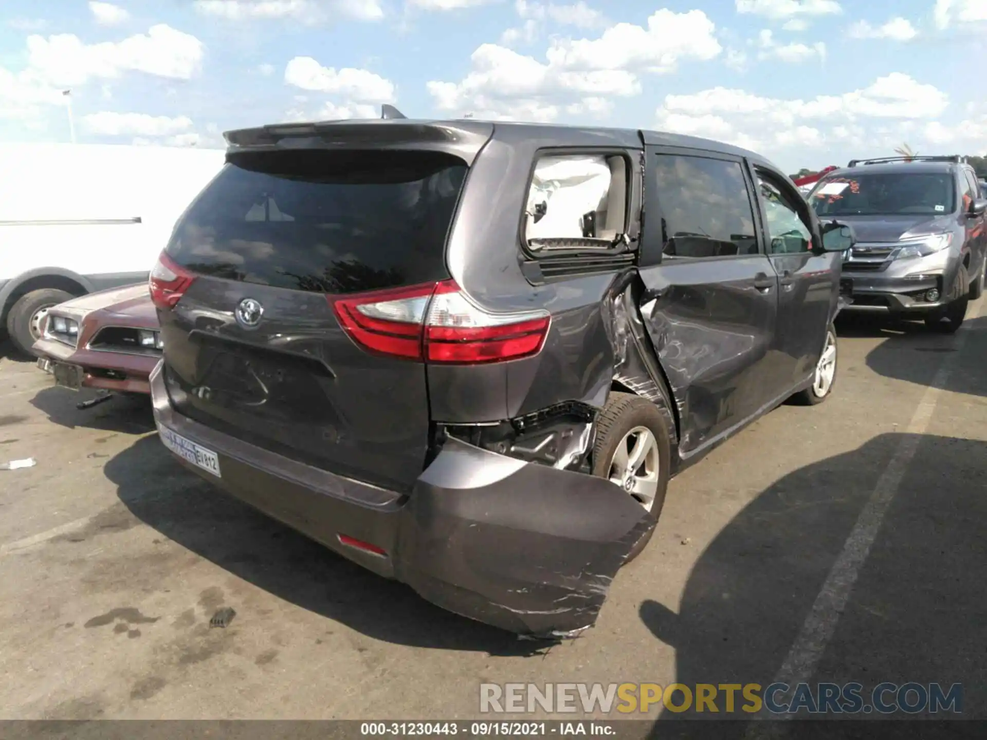 4 Photograph of a damaged car 5TDZZ3DC1KS006490 TOYOTA SIENNA 2019