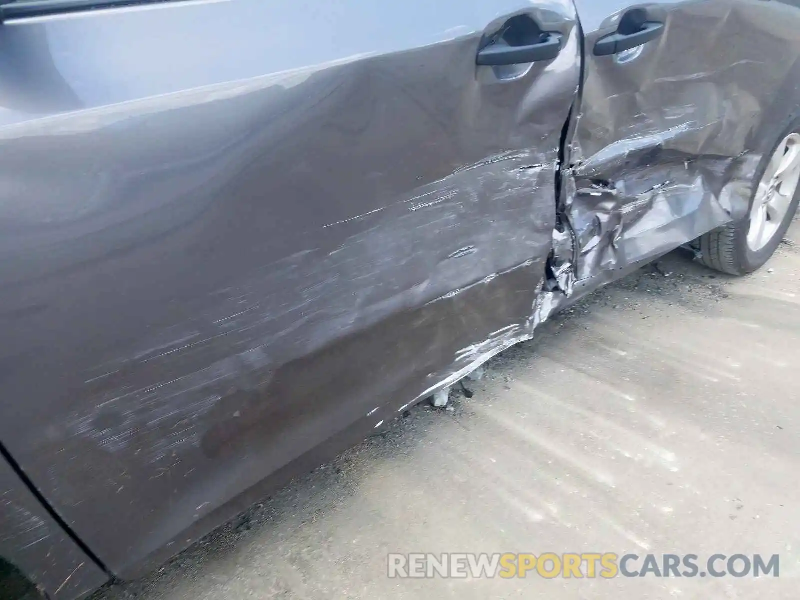 10 Photograph of a damaged car 5TDZZ3DC1KS967431 TOYOTA SIENNA 2019