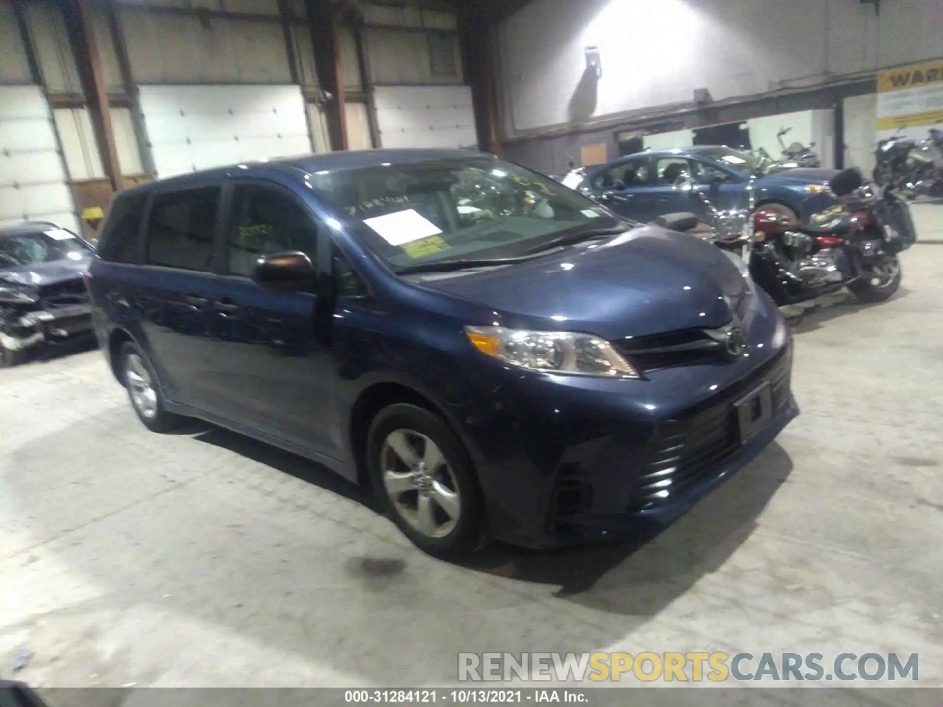 1 Photograph of a damaged car 5TDZZ3DC1KS998310 TOYOTA SIENNA 2019