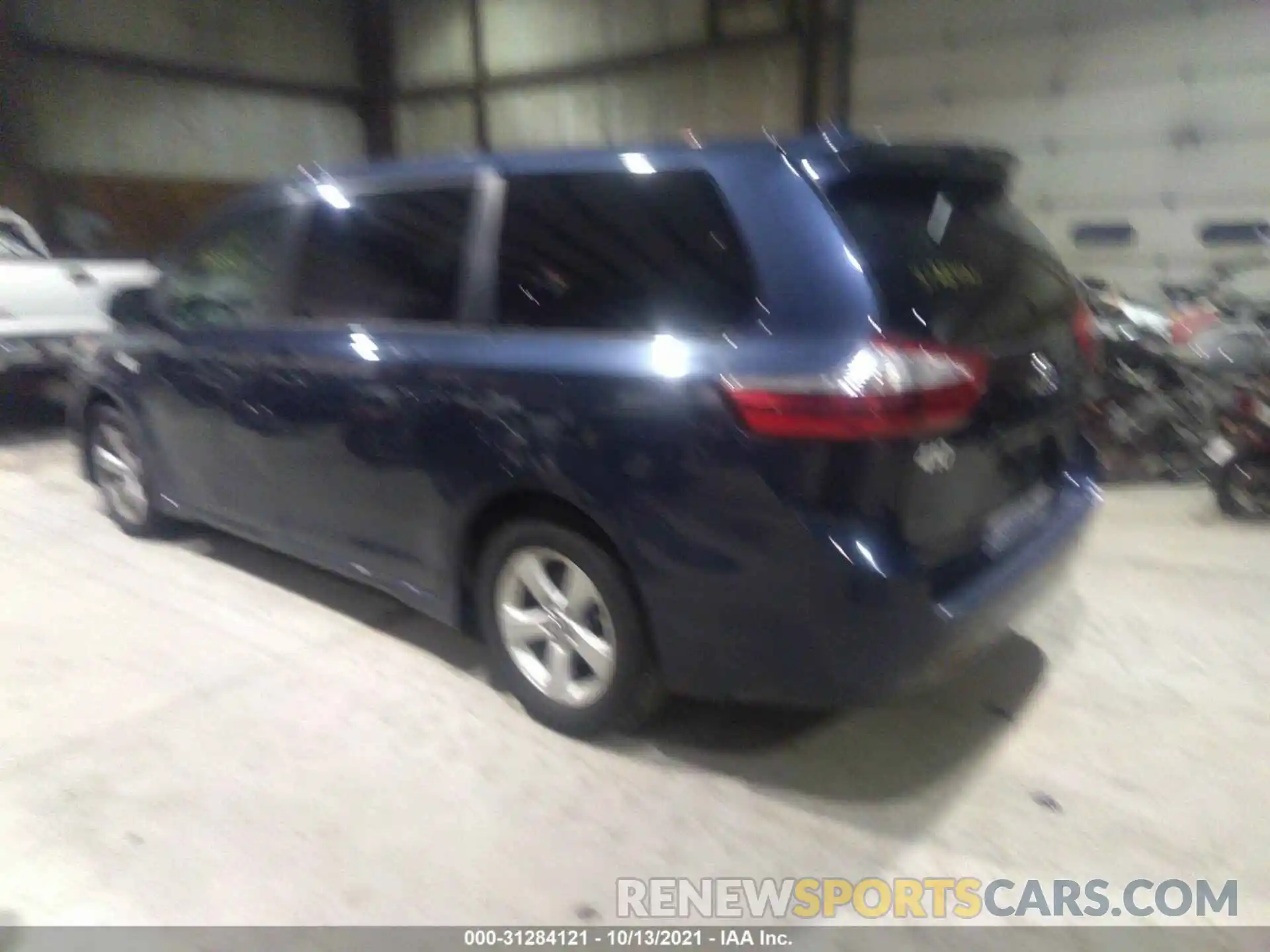 3 Photograph of a damaged car 5TDZZ3DC1KS998310 TOYOTA SIENNA 2019