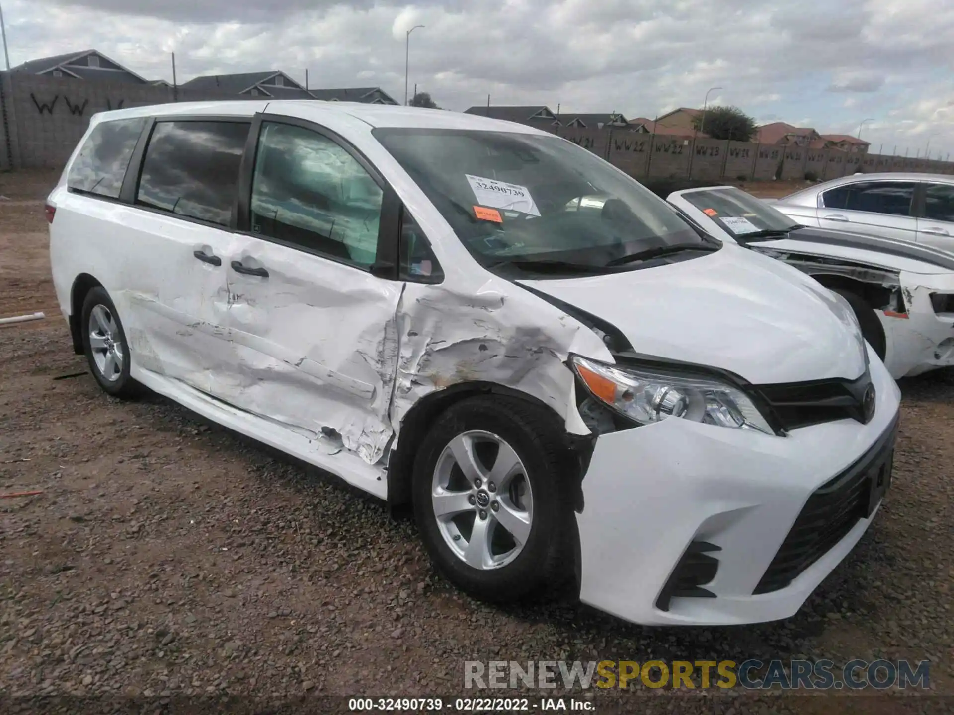 1 Photograph of a damaged car 5TDZZ3DC2KS004943 TOYOTA SIENNA 2019