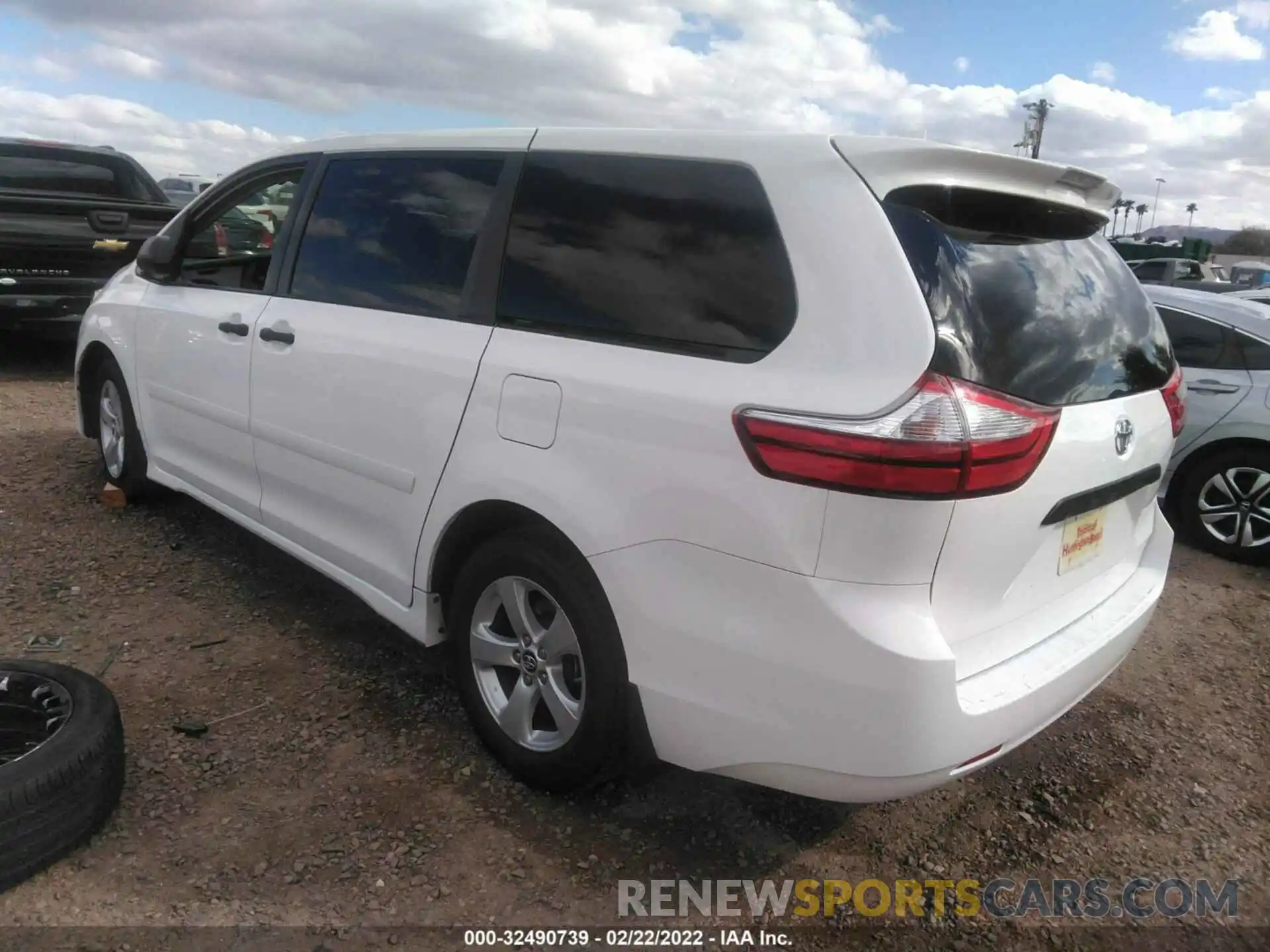 3 Фотография поврежденного автомобиля 5TDZZ3DC2KS004943 TOYOTA SIENNA 2019