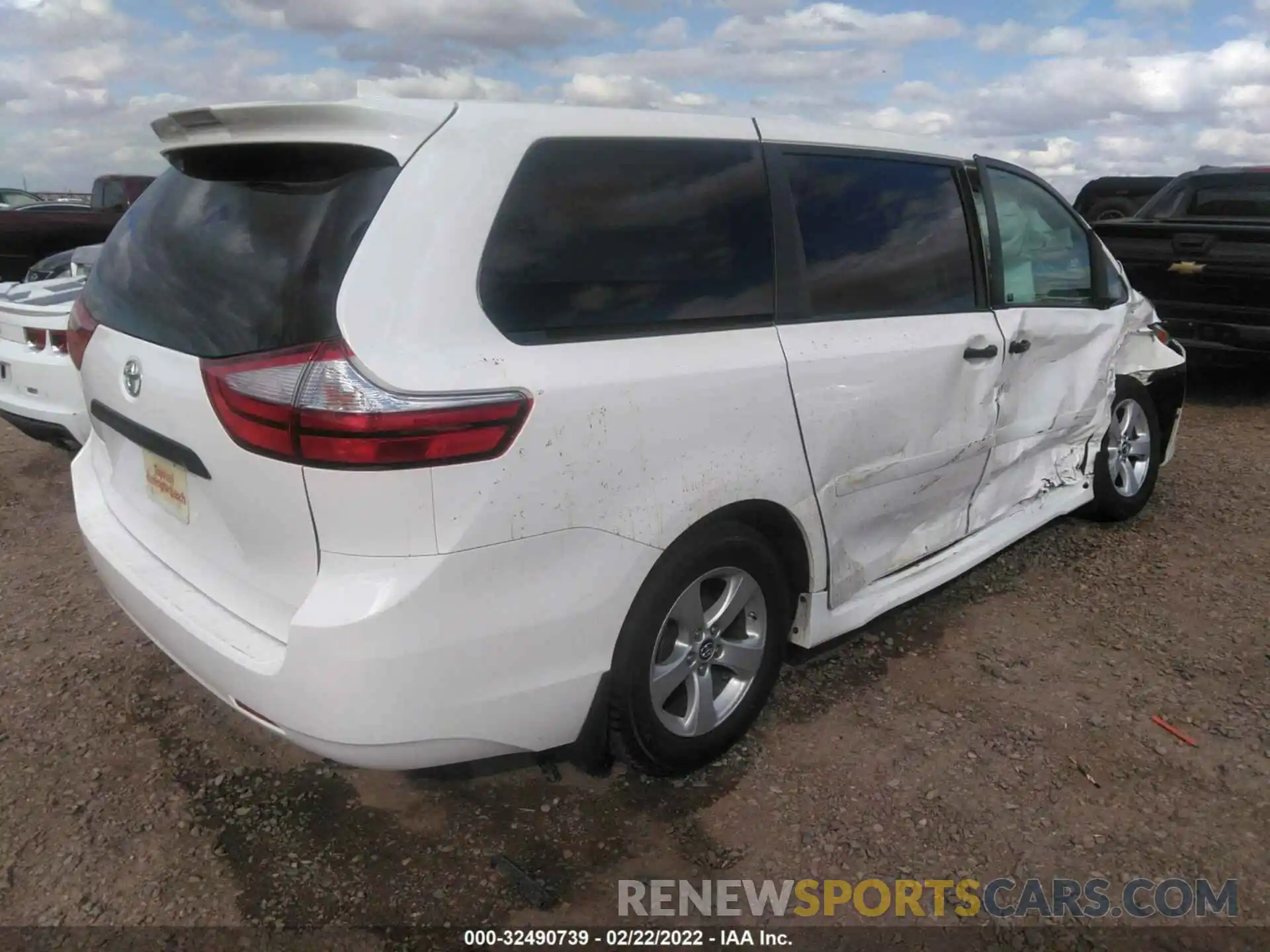 4 Фотография поврежденного автомобиля 5TDZZ3DC2KS004943 TOYOTA SIENNA 2019