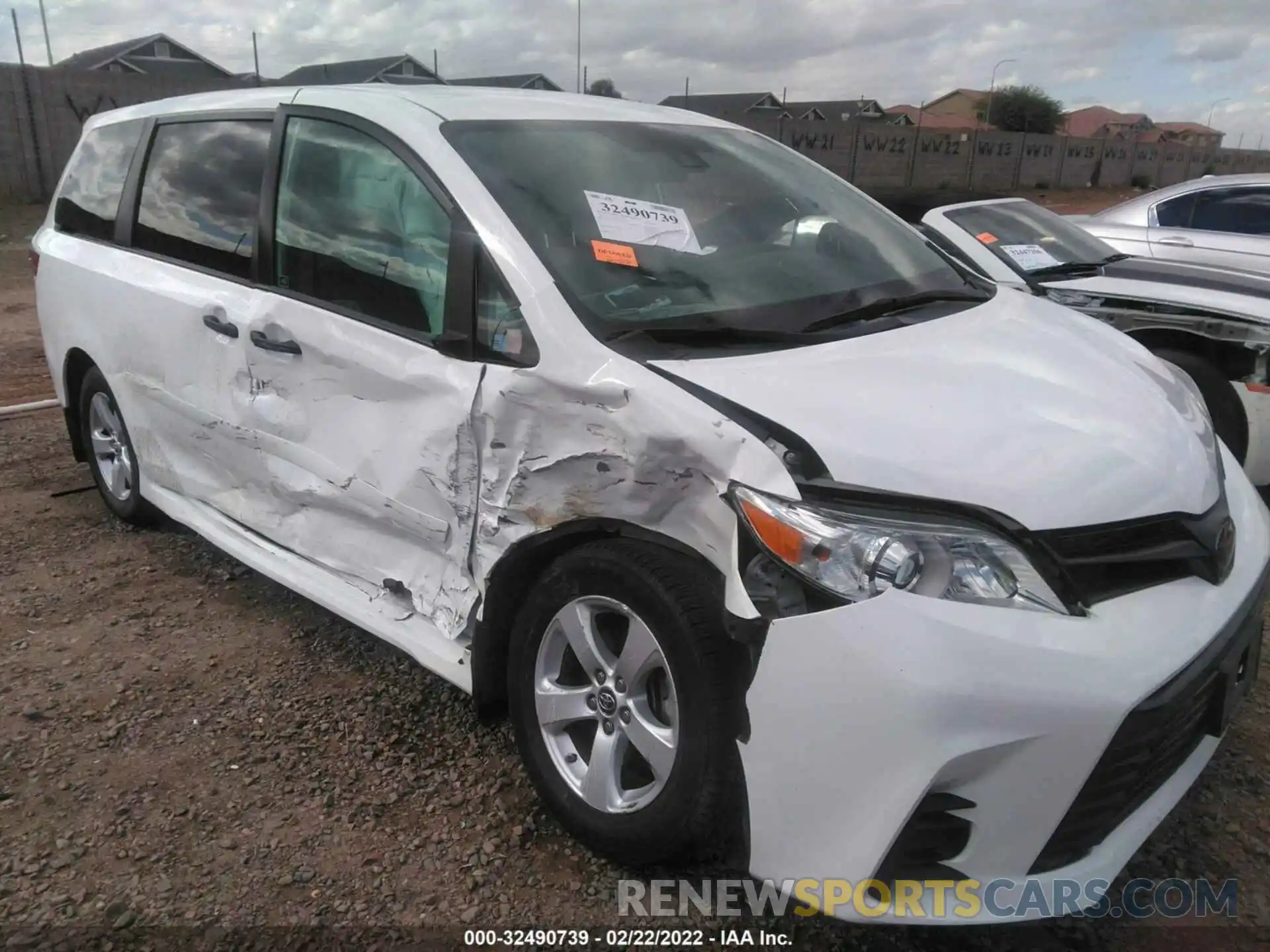 6 Photograph of a damaged car 5TDZZ3DC2KS004943 TOYOTA SIENNA 2019