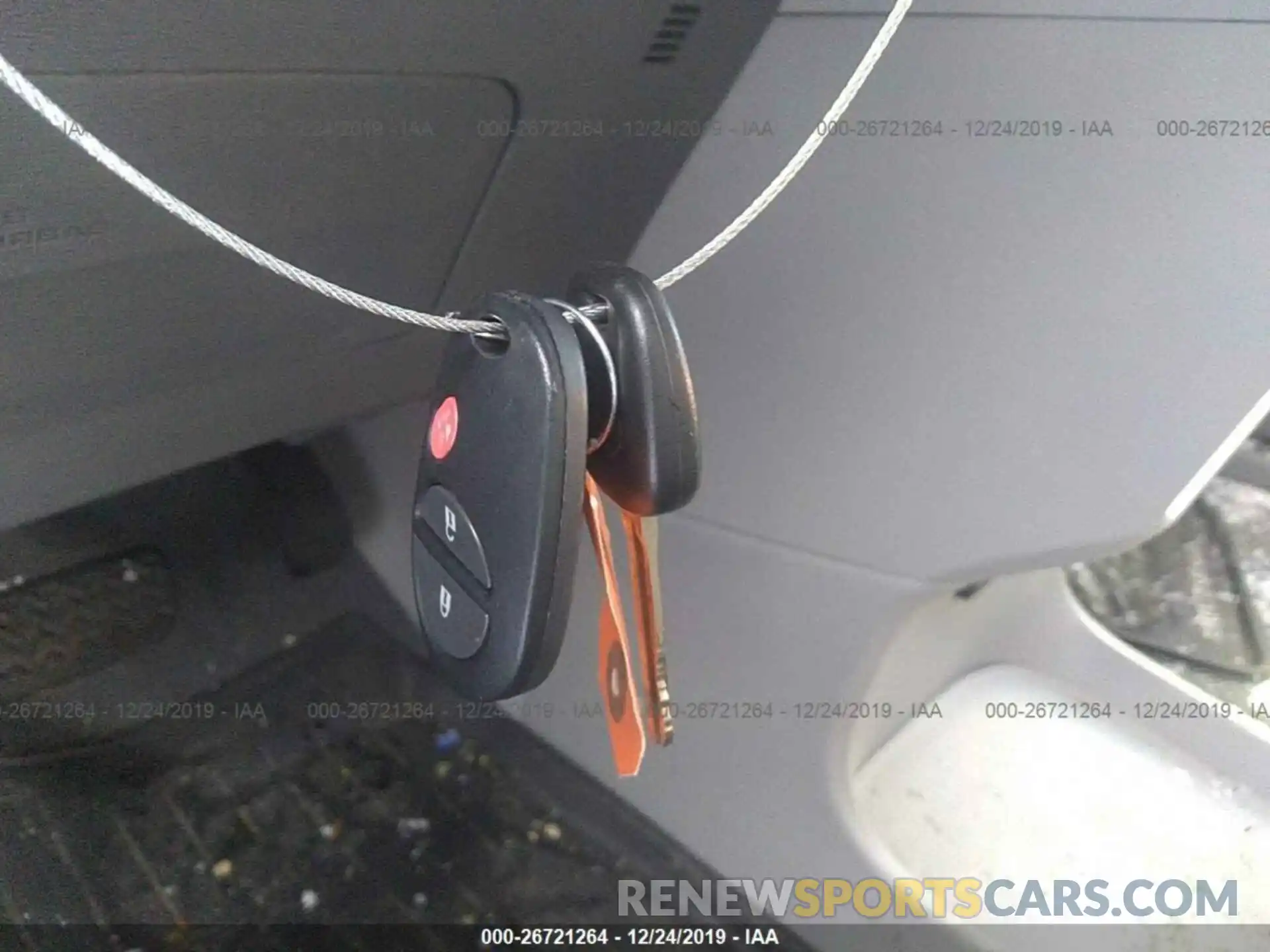 11 Photograph of a damaged car 5TDZZ3DC2KS010385 TOYOTA SIENNA 2019