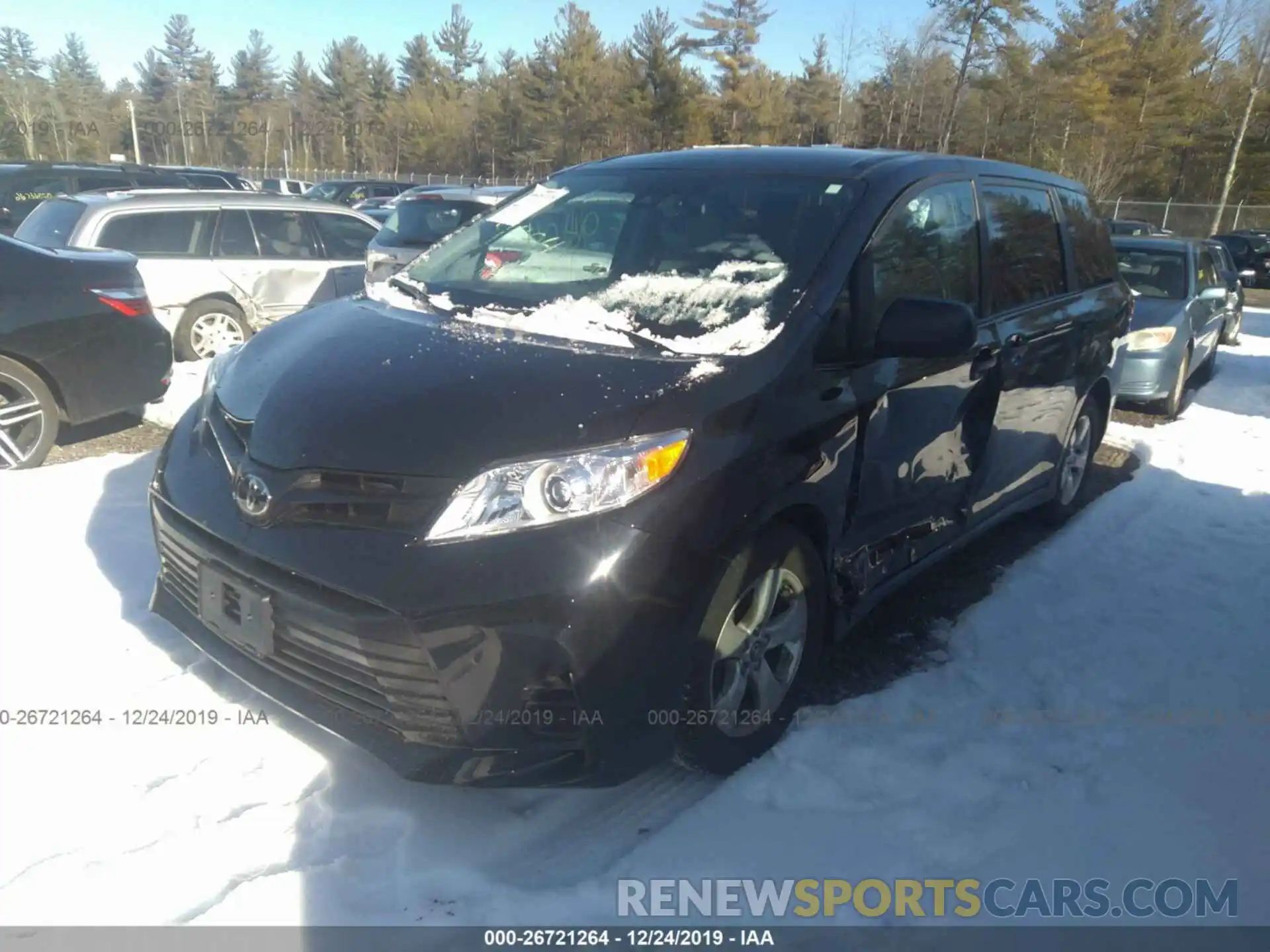 2 Photograph of a damaged car 5TDZZ3DC2KS010385 TOYOTA SIENNA 2019