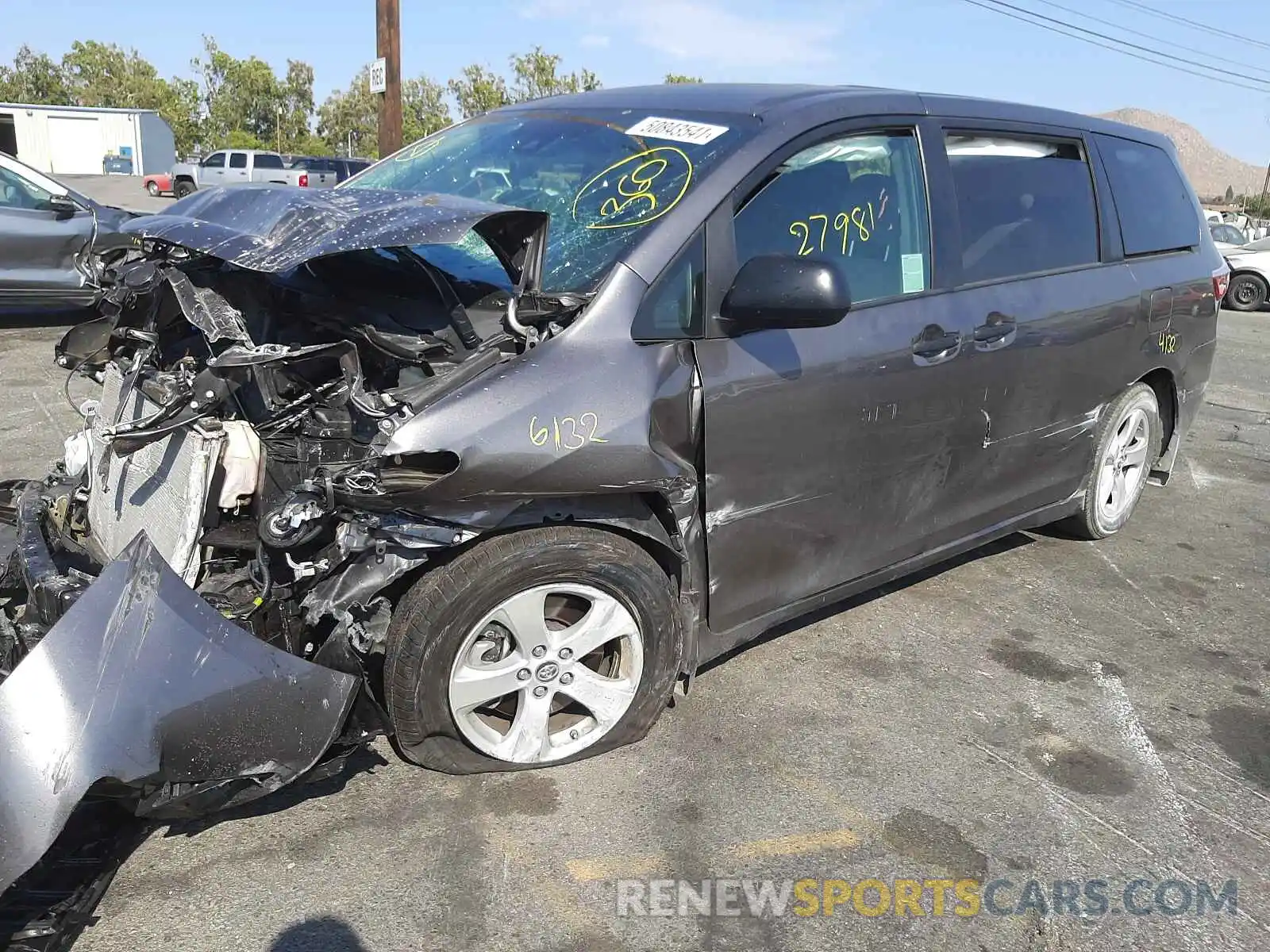 2 Photograph of a damaged car 5TDZZ3DC2KS982892 TOYOTA SIENNA 2019