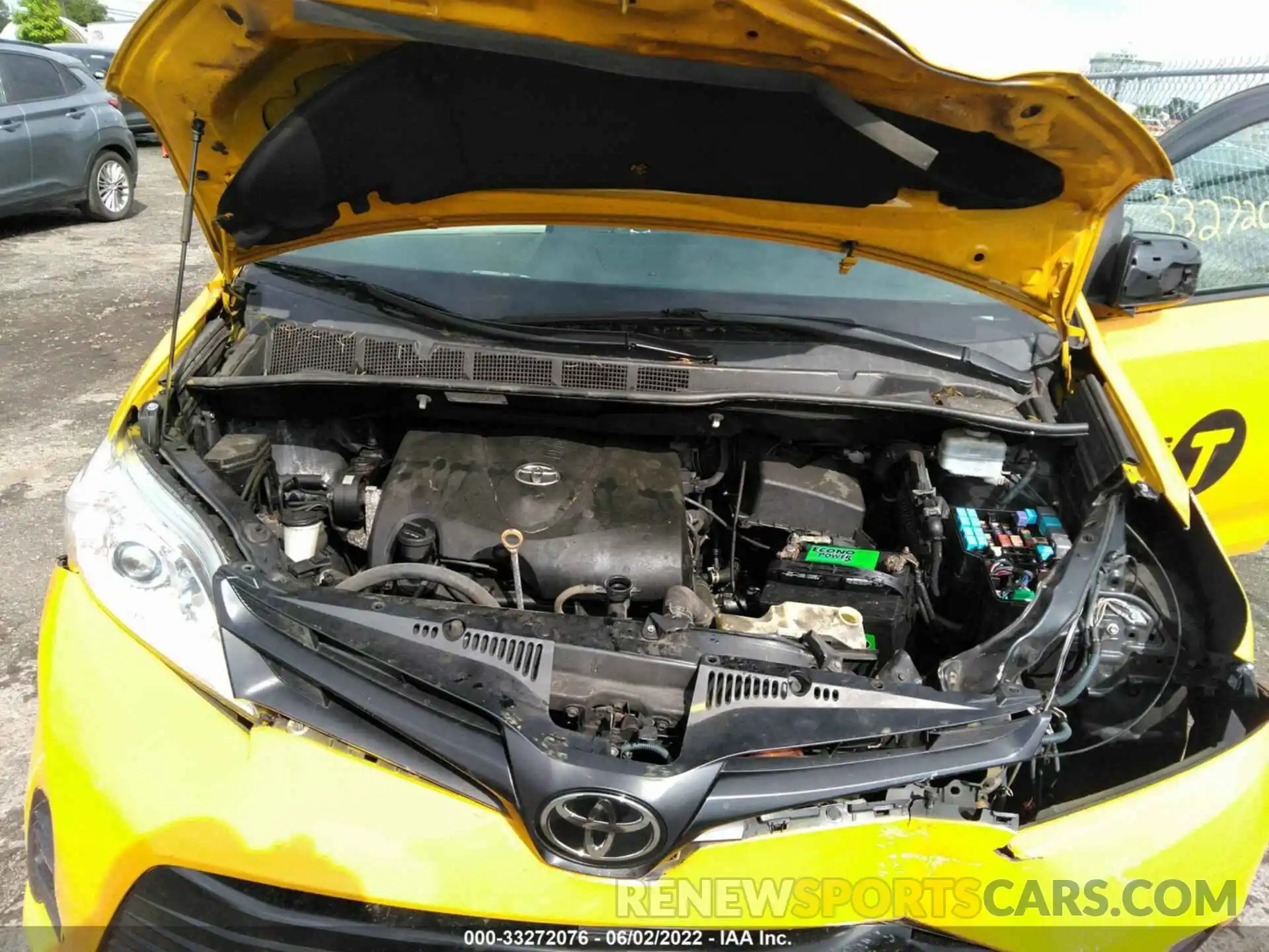 10 Photograph of a damaged car 5TDZZ3DC3KS018172 TOYOTA SIENNA 2019