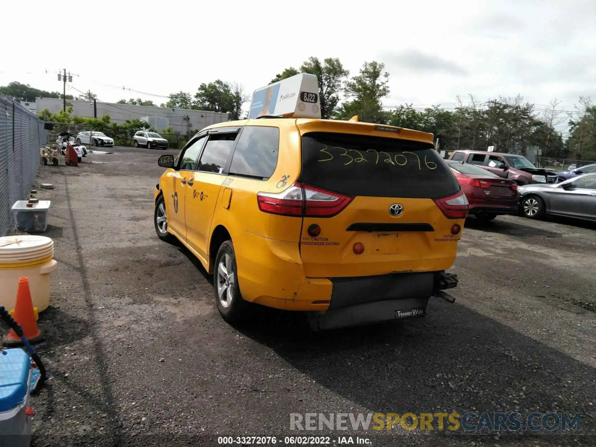 3 Photograph of a damaged car 5TDZZ3DC3KS018172 TOYOTA SIENNA 2019