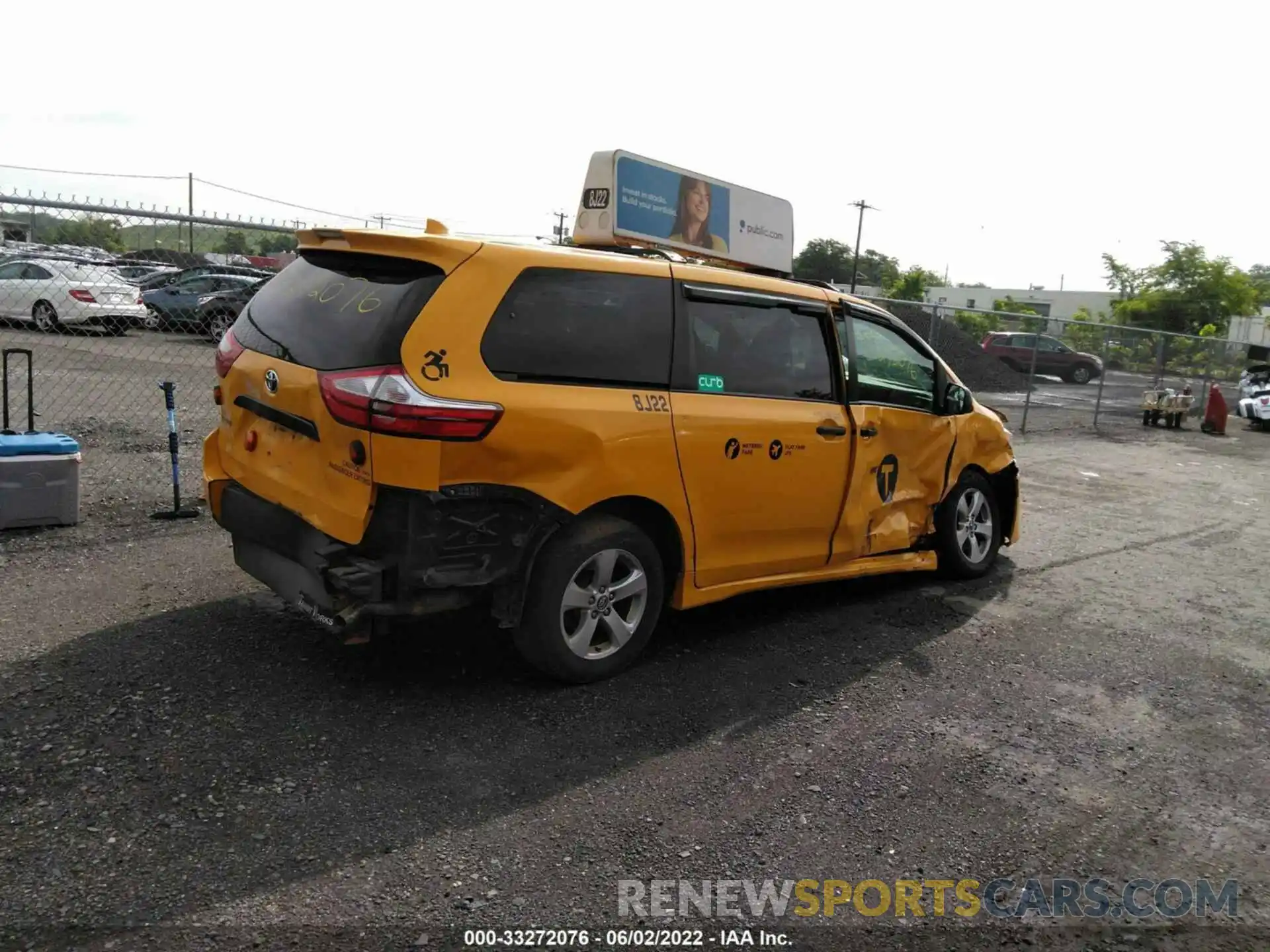 4 Photograph of a damaged car 5TDZZ3DC3KS018172 TOYOTA SIENNA 2019