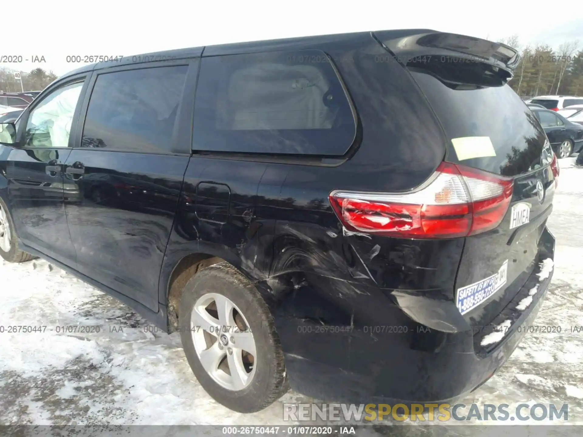 3 Photograph of a damaged car 5TDZZ3DC3KS972520 TOYOTA SIENNA 2019