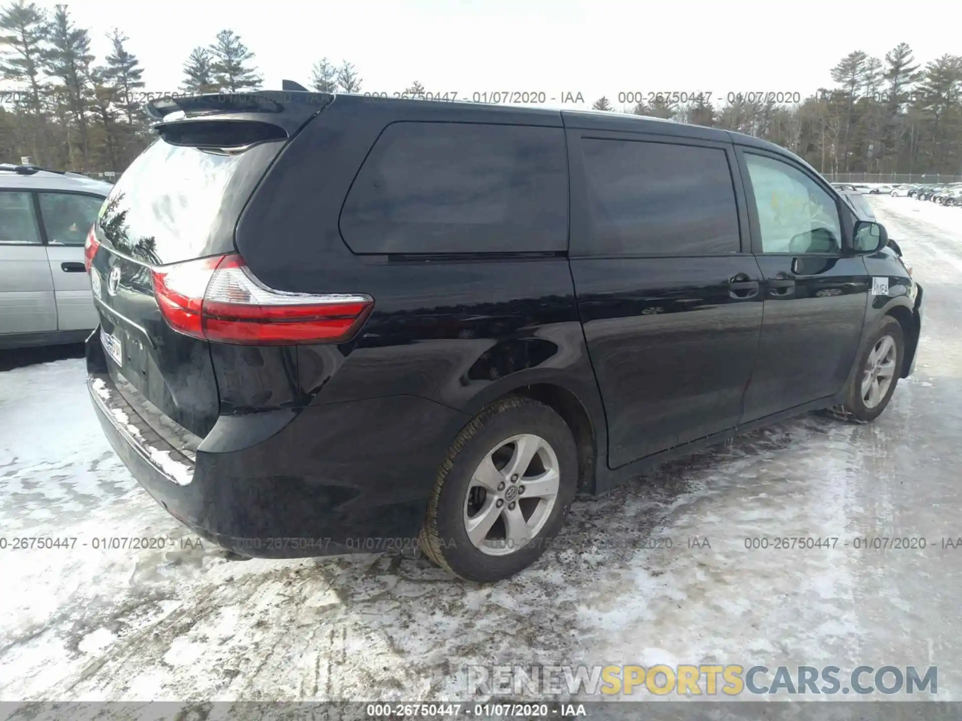 4 Photograph of a damaged car 5TDZZ3DC3KS972520 TOYOTA SIENNA 2019