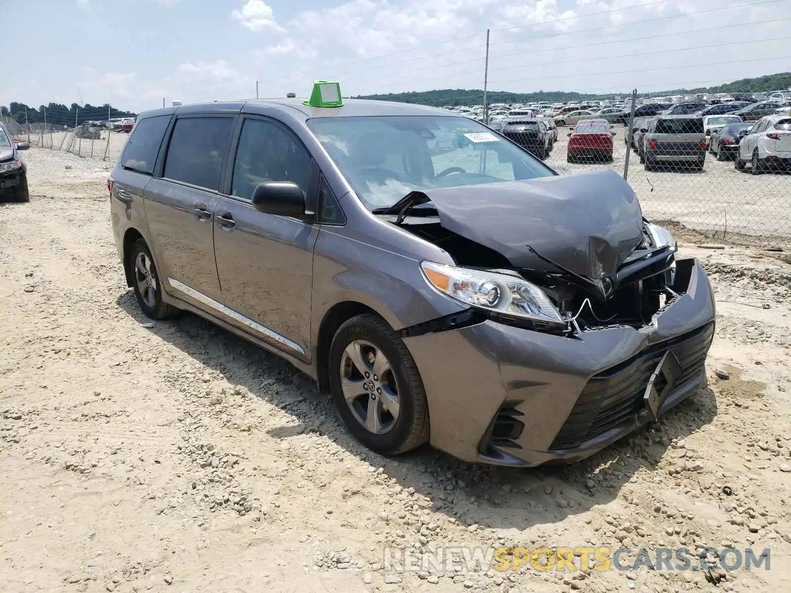 1 Photograph of a damaged car 5TDZZ3DC3KS974185 TOYOTA SIENNA 2019