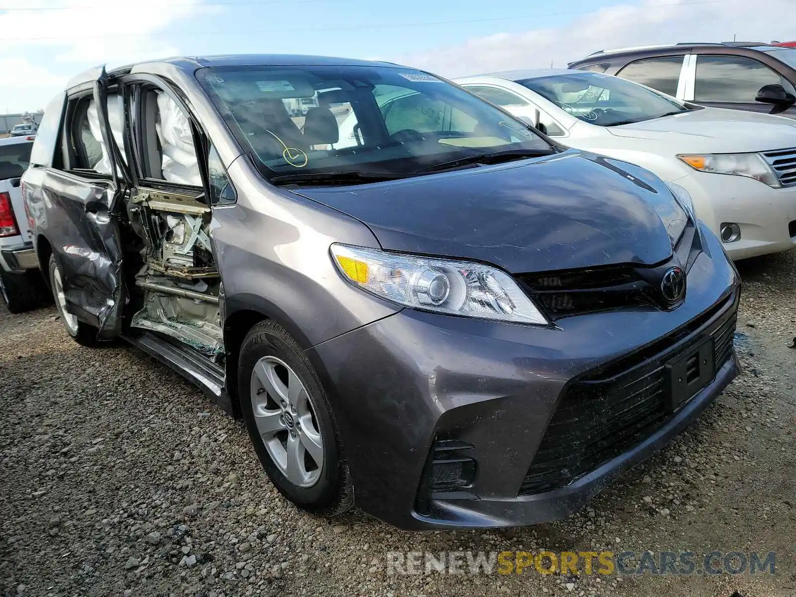 1 Photograph of a damaged car 5TDZZ3DC3KS978799 TOYOTA SIENNA 2019