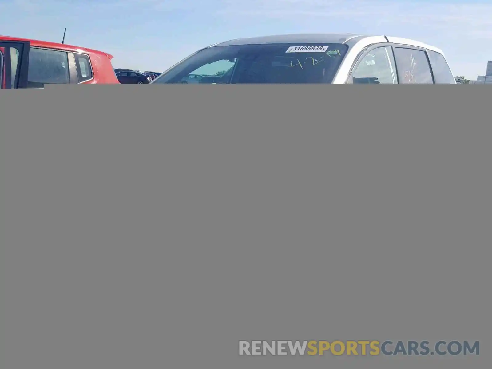 2 Photograph of a damaged car 5TDZZ3DC4KS001185 TOYOTA SIENNA 2019