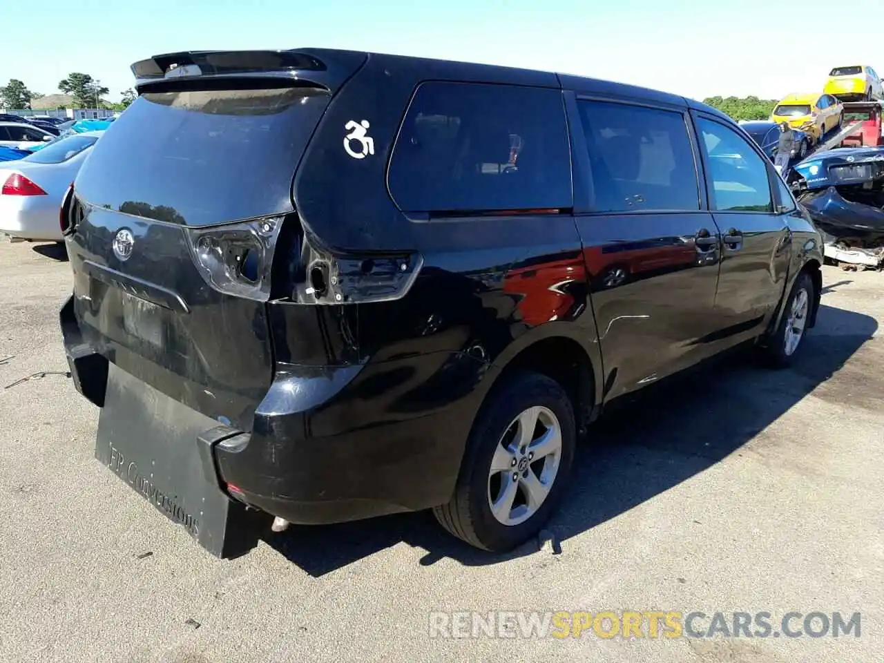 4 Photograph of a damaged car 5TDZZ3DC4KS011344 TOYOTA SIENNA 2019