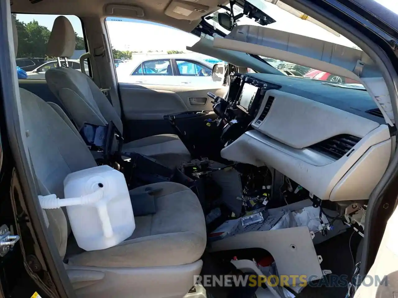 5 Photograph of a damaged car 5TDZZ3DC4KS011344 TOYOTA SIENNA 2019