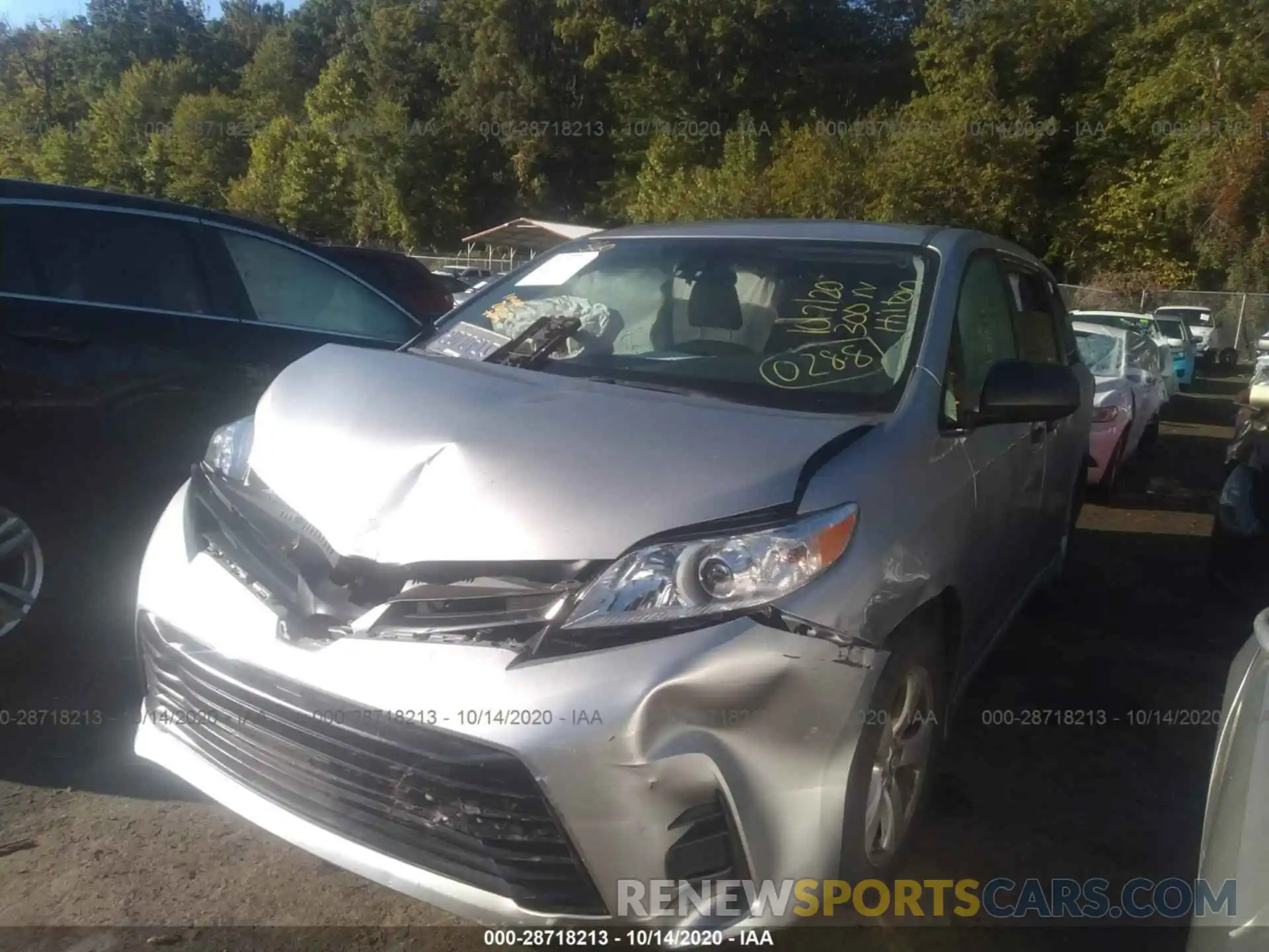 2 Photograph of a damaged car 5TDZZ3DC4KS970288 TOYOTA SIENNA 2019