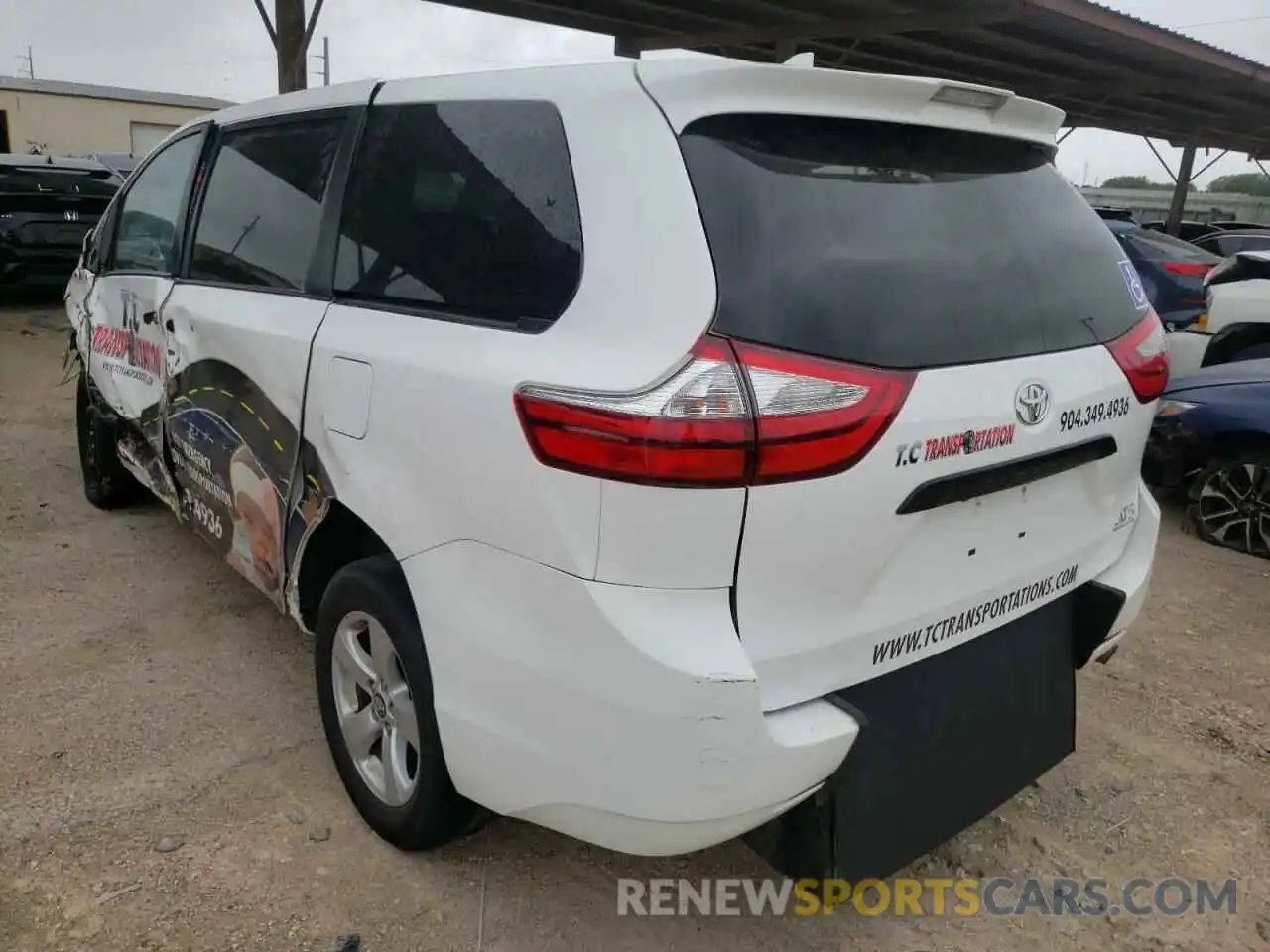 3 Photograph of a damaged car 5TDZZ3DC4KS974518 TOYOTA SIENNA 2019