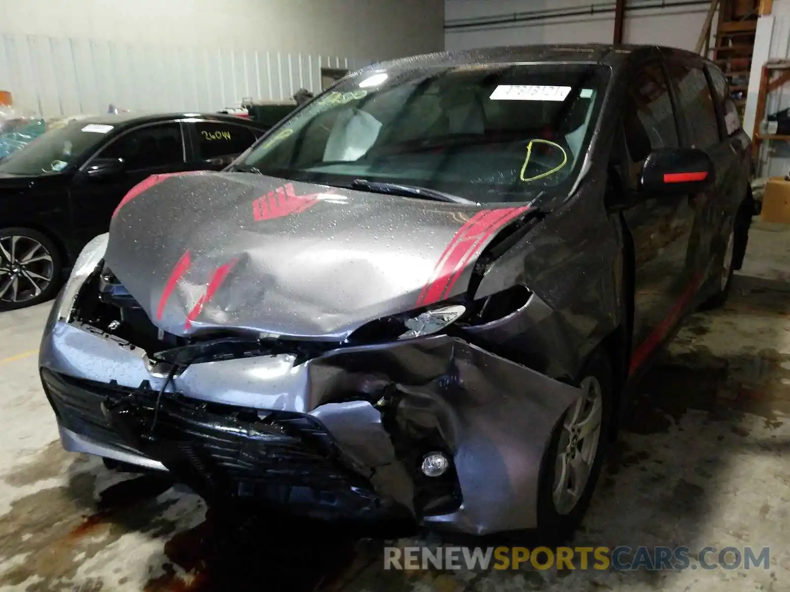 2 Photograph of a damaged car 5TDZZ3DC4KS986622 TOYOTA SIENNA 2019