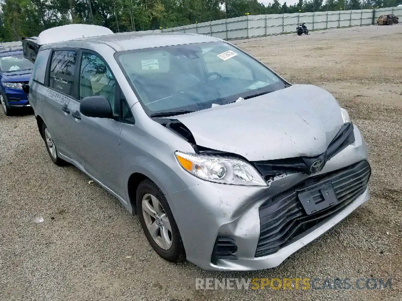 1 Фотография поврежденного автомобиля 5TDZZ3DC5KS001695 TOYOTA SIENNA 2019