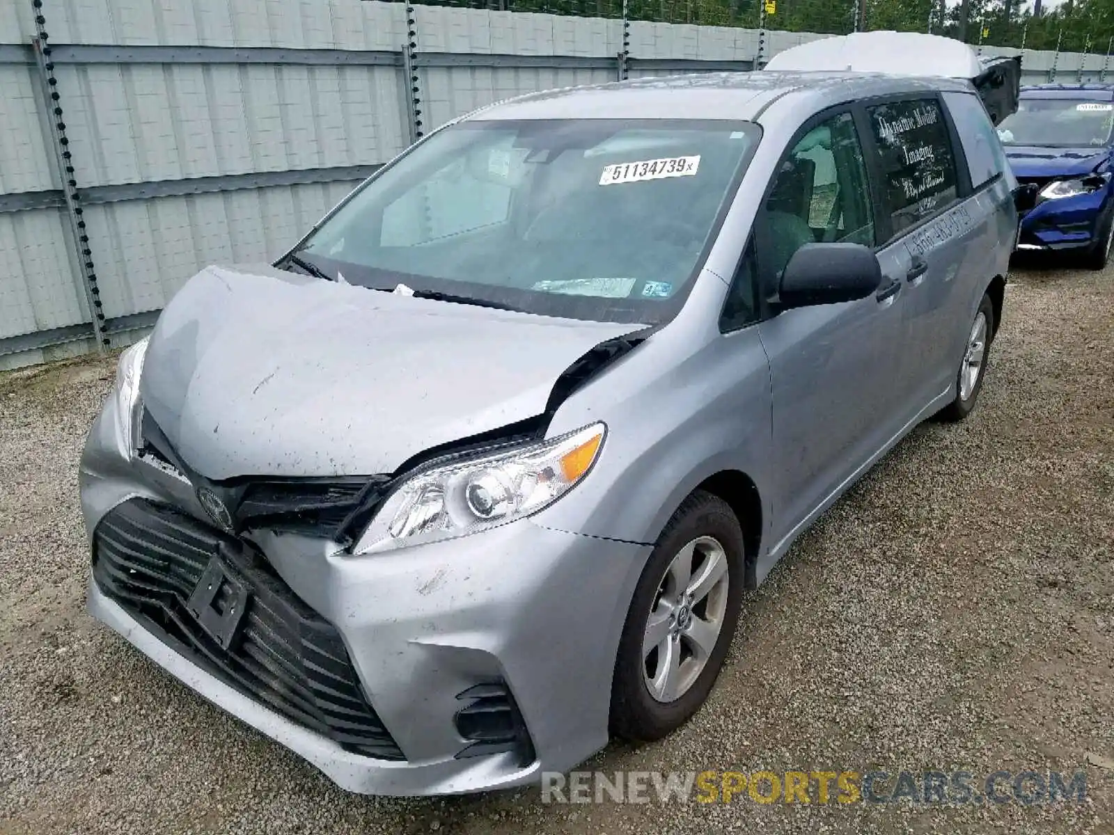 2 Фотография поврежденного автомобиля 5TDZZ3DC5KS001695 TOYOTA SIENNA 2019