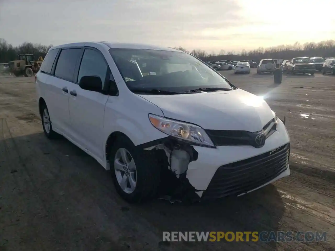 1 Photograph of a damaged car 5TDZZ3DC5KS001888 TOYOTA SIENNA 2019