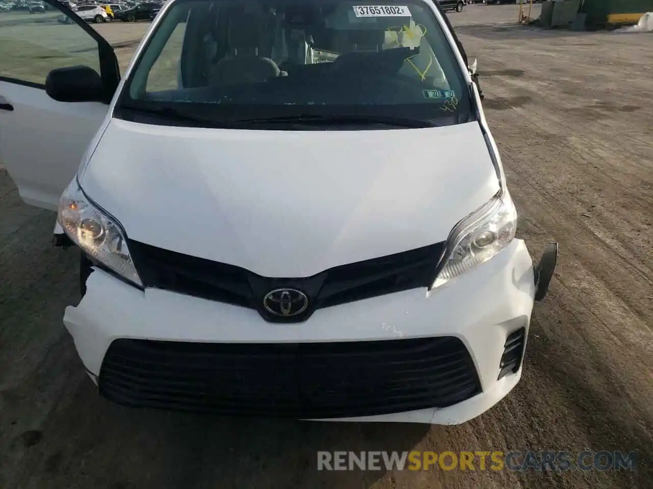 7 Photograph of a damaged car 5TDZZ3DC5KS001888 TOYOTA SIENNA 2019