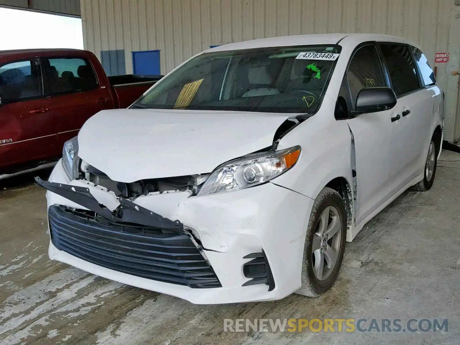 2 Фотография поврежденного автомобиля 5TDZZ3DC5KS967738 TOYOTA SIENNA 2019