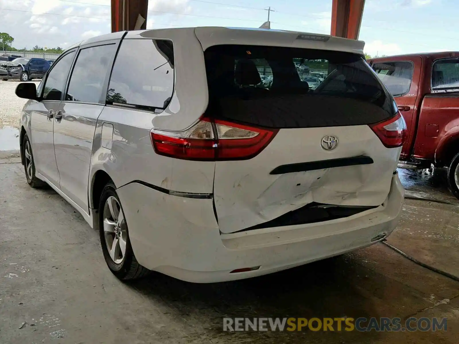 3 Photograph of a damaged car 5TDZZ3DC5KS967738 TOYOTA SIENNA 2019