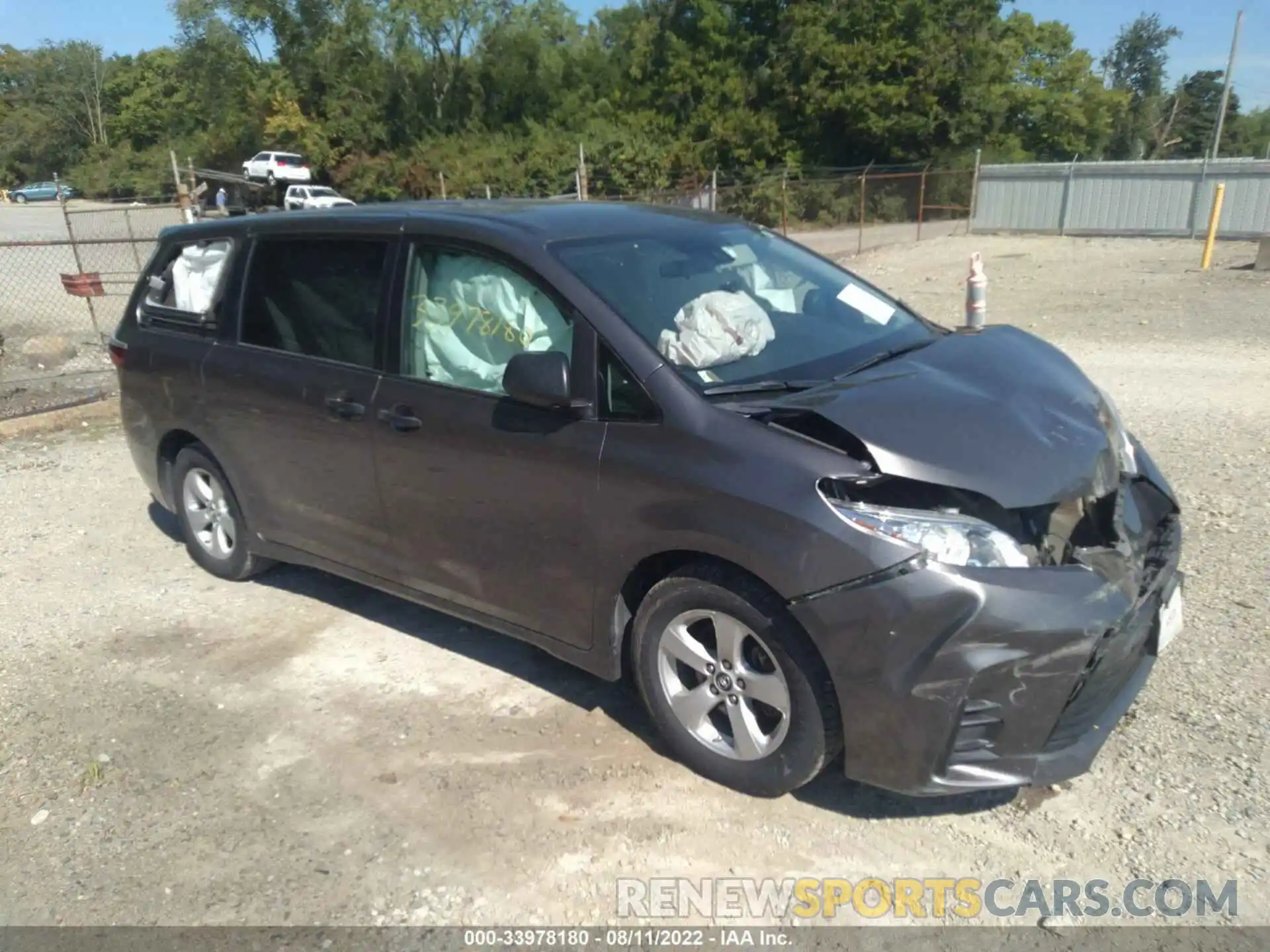 1 Photograph of a damaged car 5TDZZ3DC5KS974351 TOYOTA SIENNA 2019