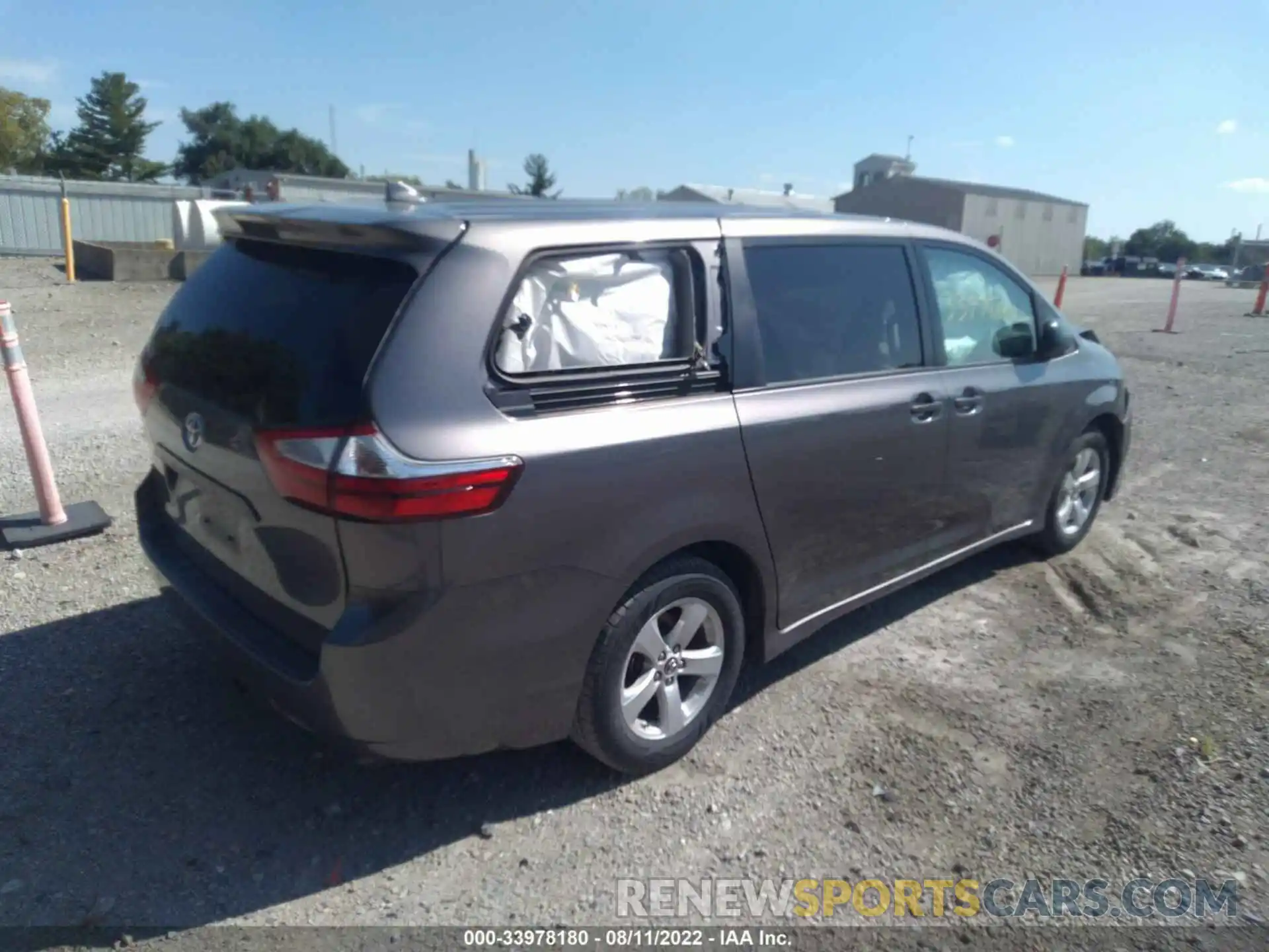 4 Фотография поврежденного автомобиля 5TDZZ3DC5KS974351 TOYOTA SIENNA 2019