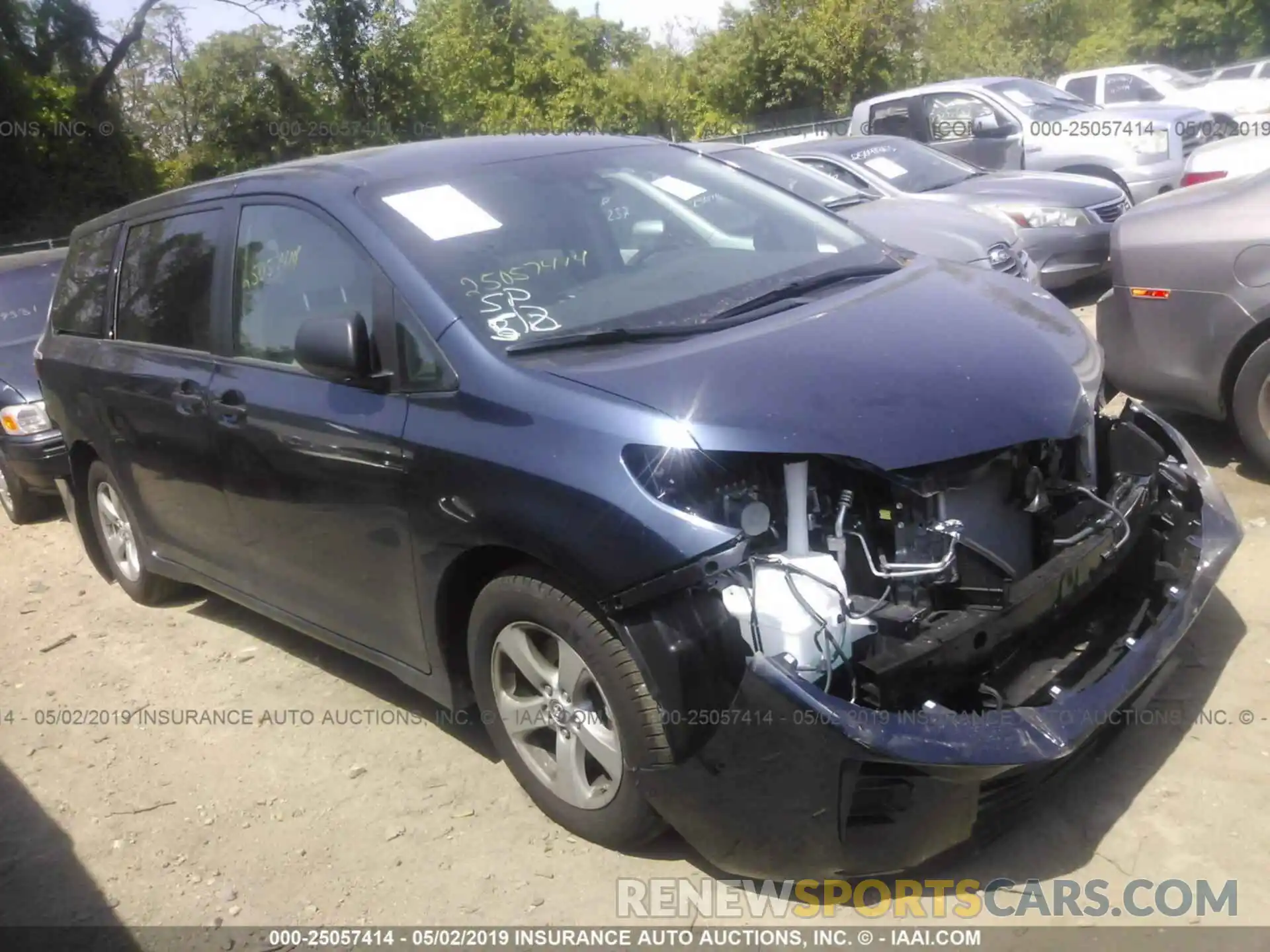 1 Photograph of a damaged car 5TDZZ3DC5KS981378 TOYOTA SIENNA 2019