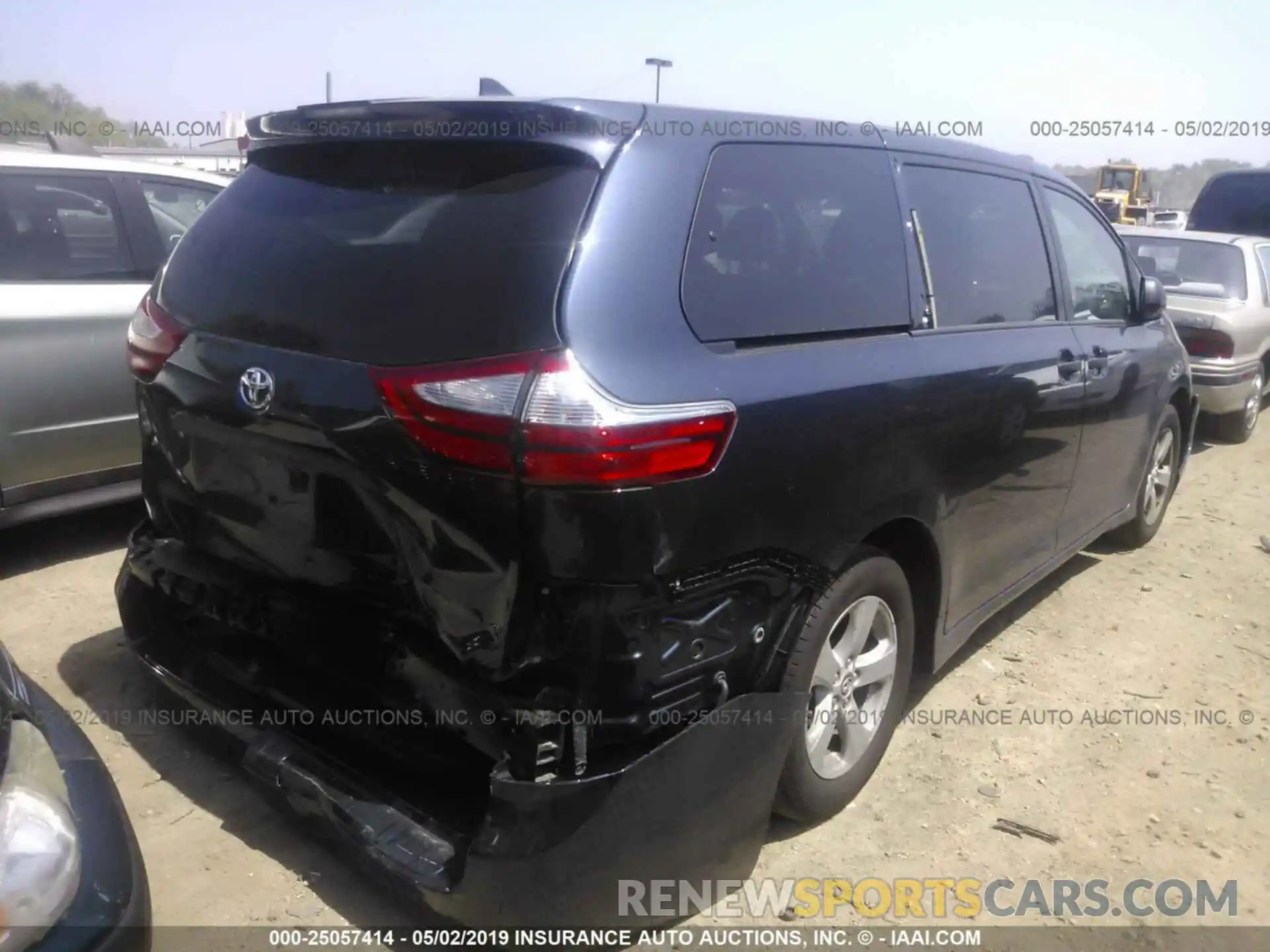 4 Фотография поврежденного автомобиля 5TDZZ3DC5KS981378 TOYOTA SIENNA 2019