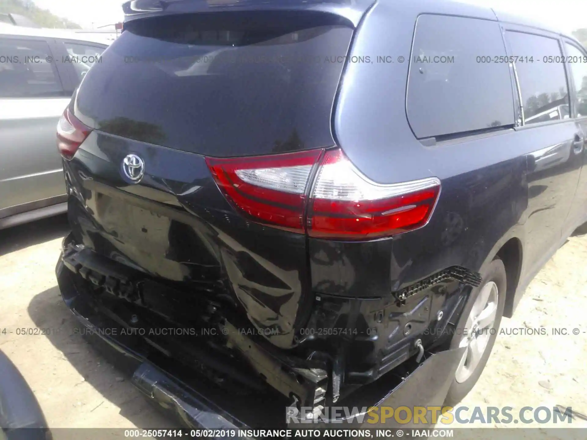 6 Photograph of a damaged car 5TDZZ3DC5KS981378 TOYOTA SIENNA 2019