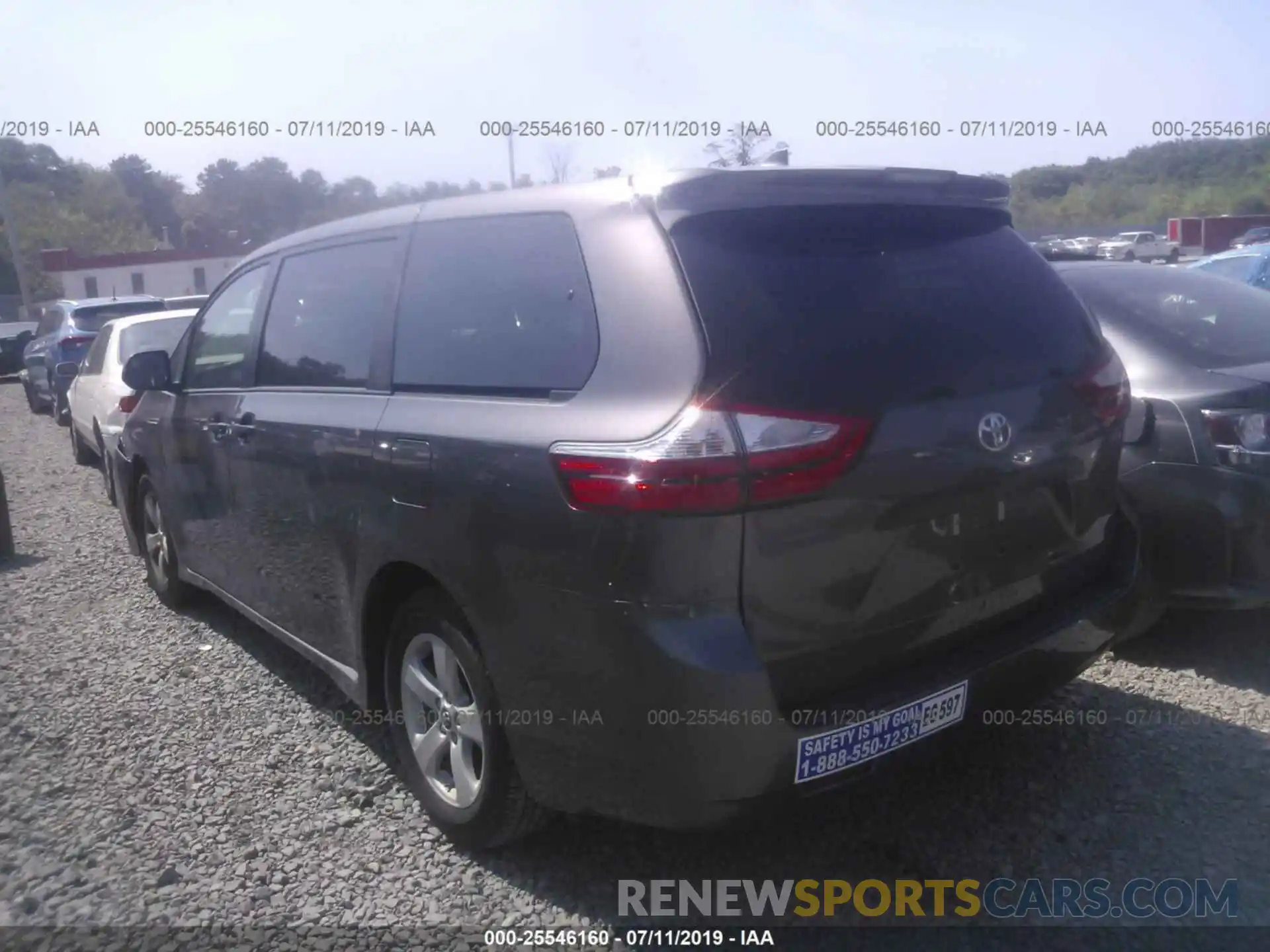 3 Photograph of a damaged car 5TDZZ3DC5KS993983 TOYOTA SIENNA 2019