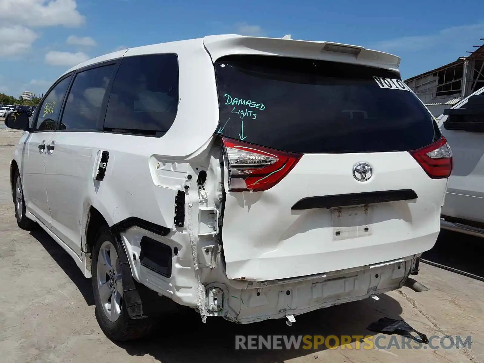 3 Photograph of a damaged car 5TDZZ3DC6KS001169 TOYOTA SIENNA 2019